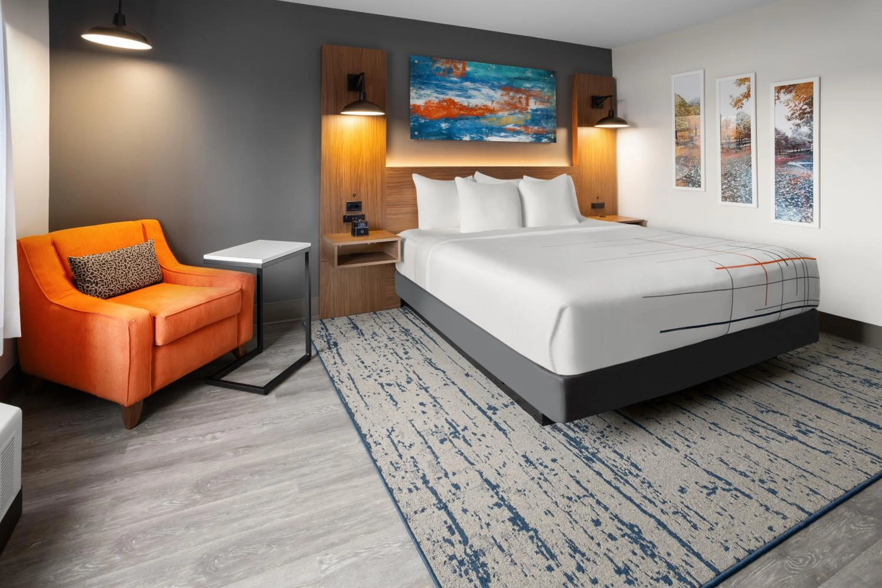 Bed in La Quinta Inn & Suites by Wyndham Williston Burlington