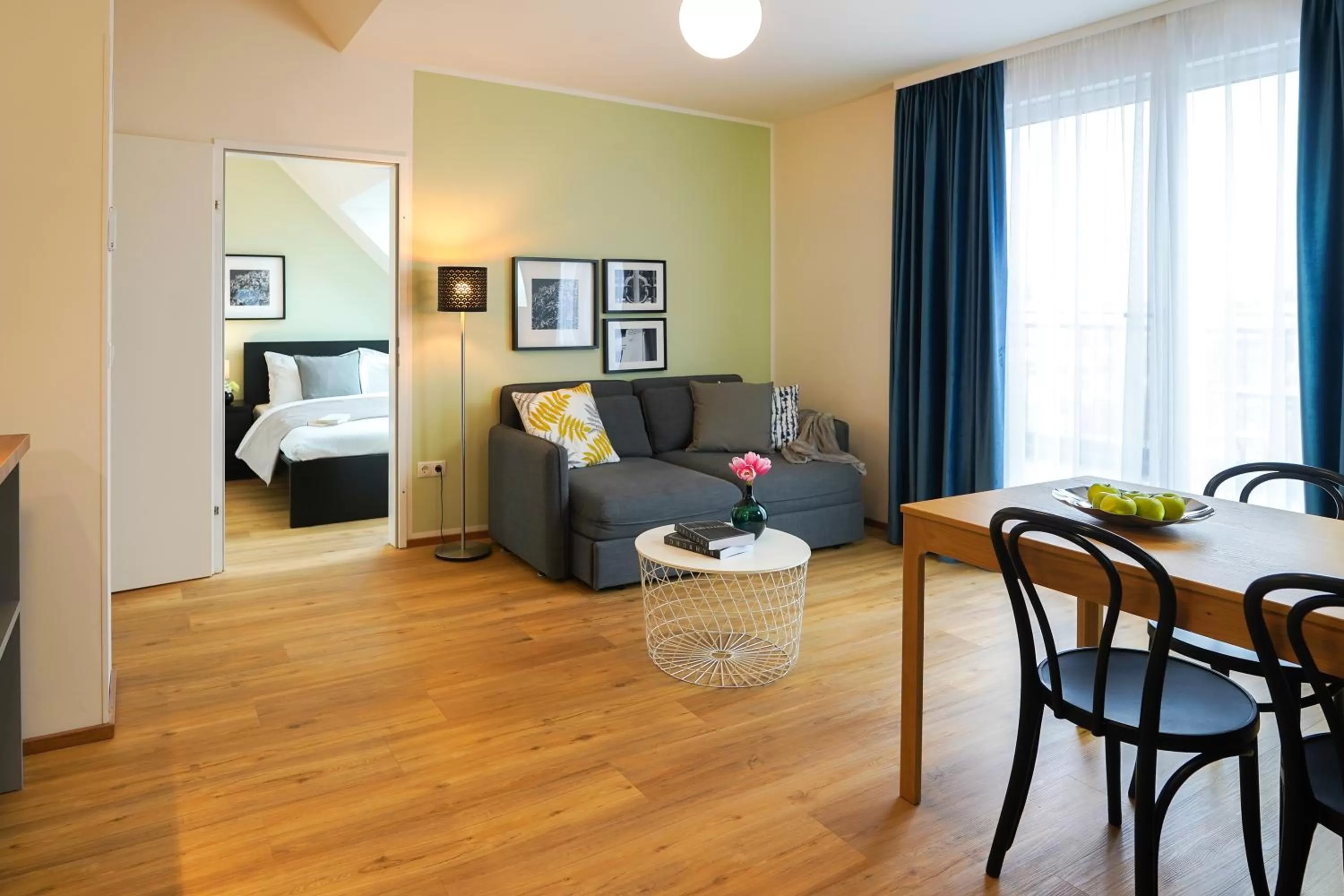 Living room, Bed in Citadines South Vienna