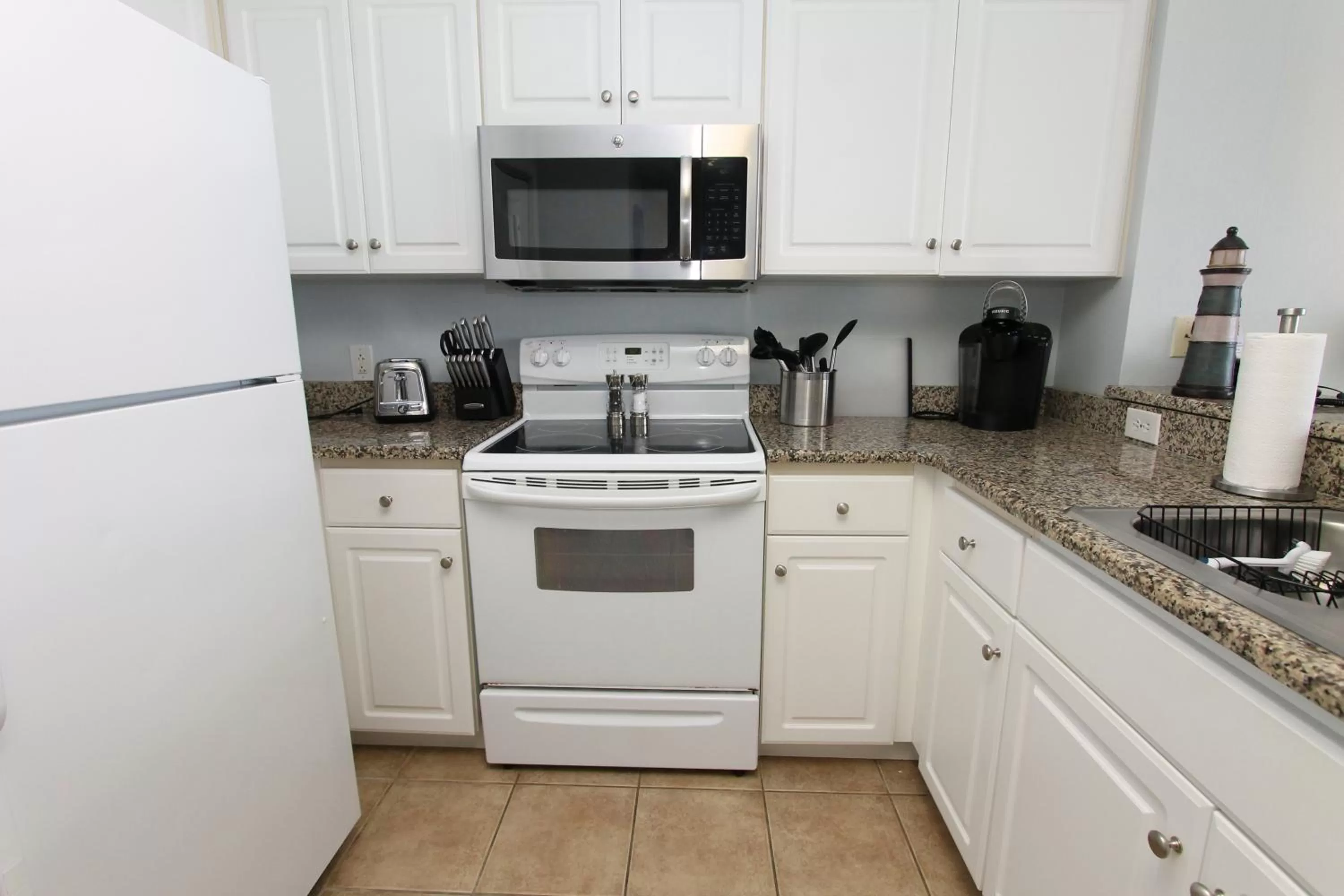 Kitchen or kitchenette, Kitchen/Kitchenette in Majestic Beach Resort, Panama City Beach, Fl