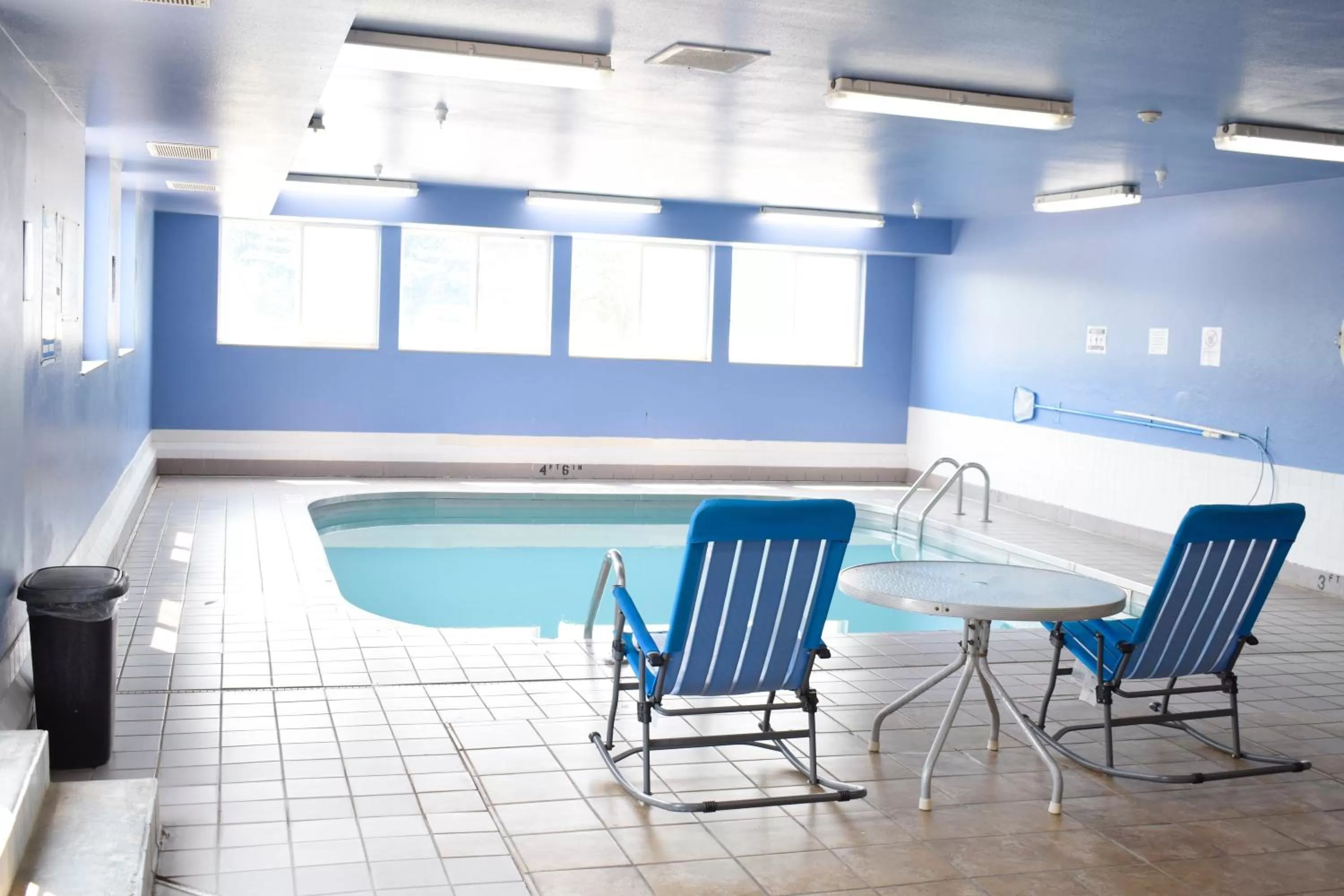 Swimming pool in Days Inn by Wyndham Sioux City