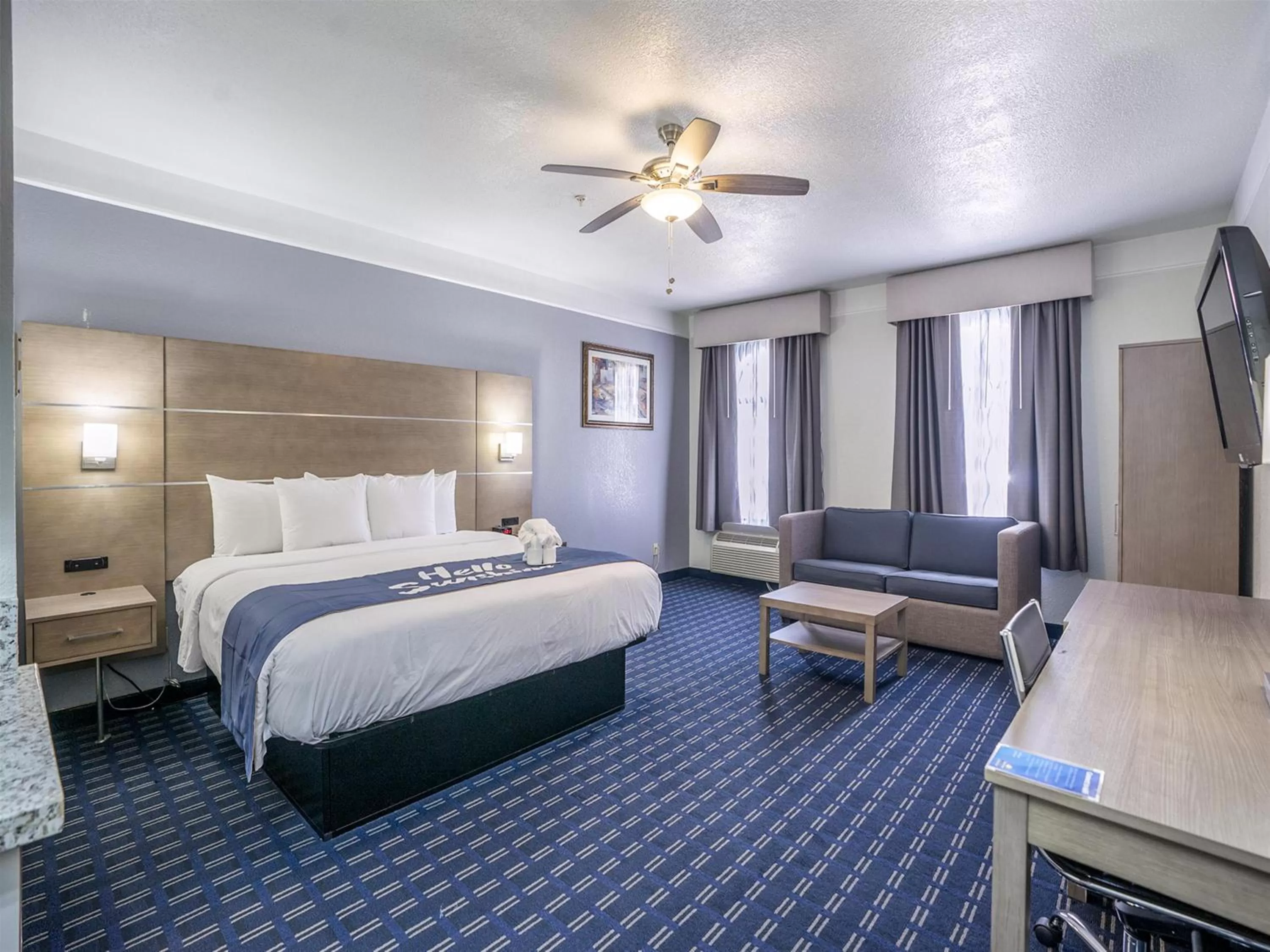Bed in Days Inn & Suites by Wyndham Webster NASA-ClearLake-Houston