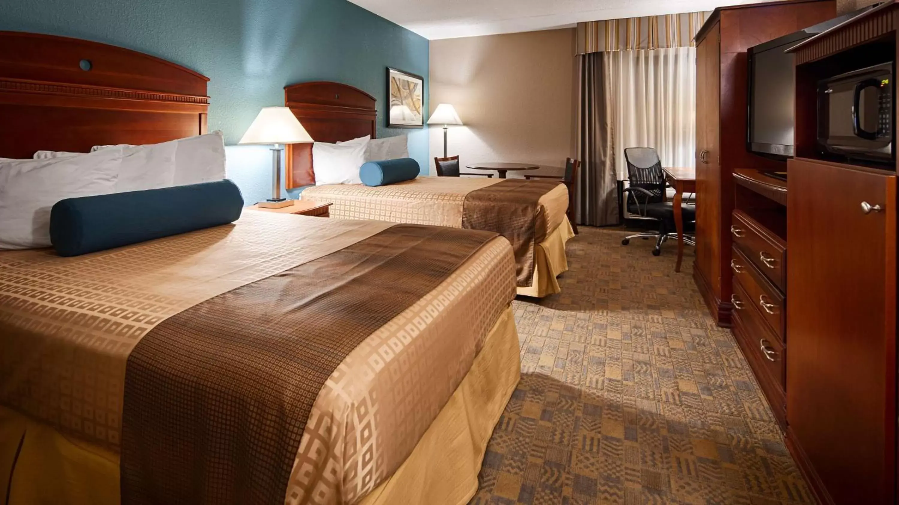 Double Room with Two Double Beds - Non-Smoking in Days Inn by Wyndham Englewood Dayton Airport Double Room with Two Double Beds - Non-Smoking in Days Inn by Wyndham Englewood Dayton Airport