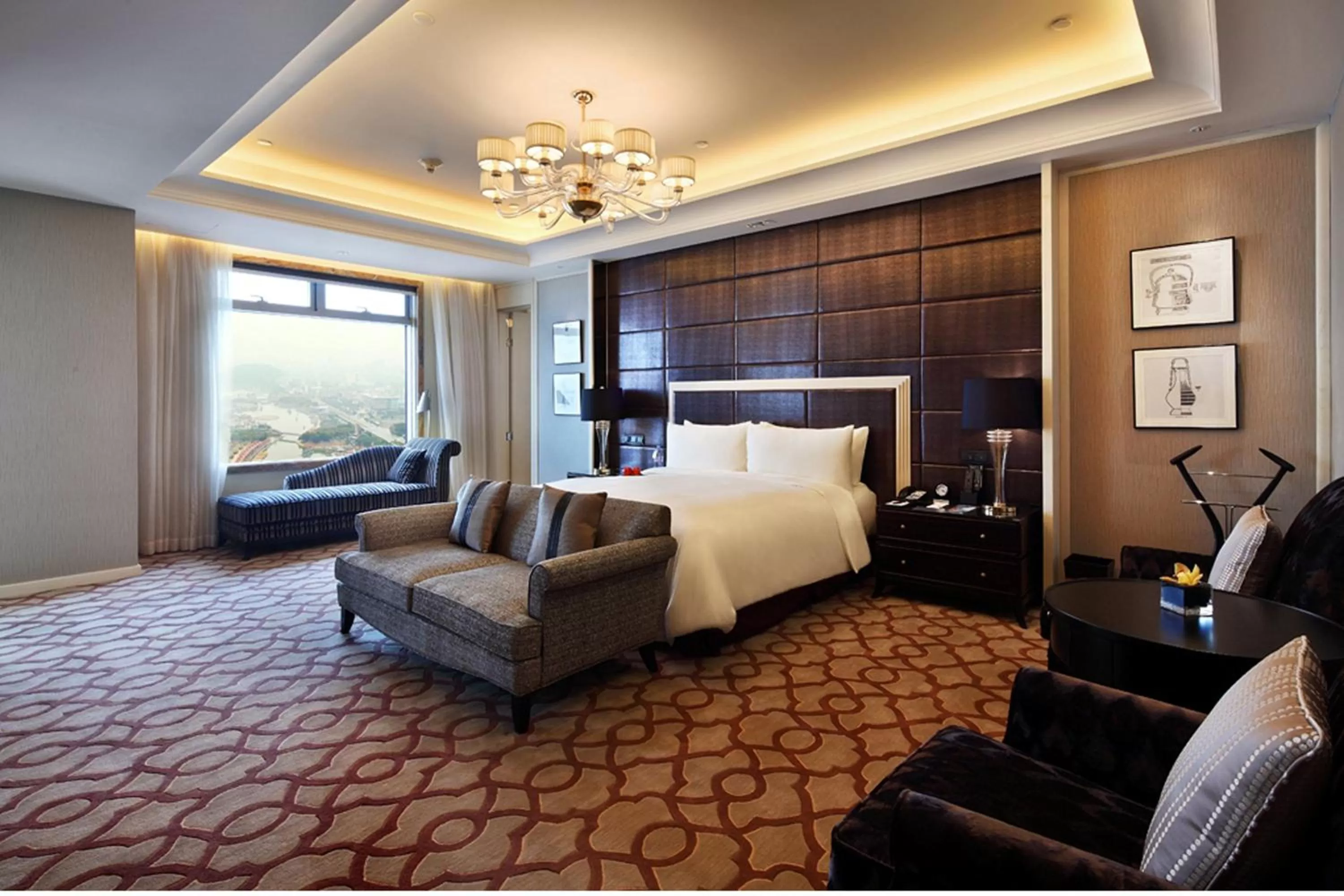 Photo of the whole room, Bed in InterContinental Foshan by IHG
