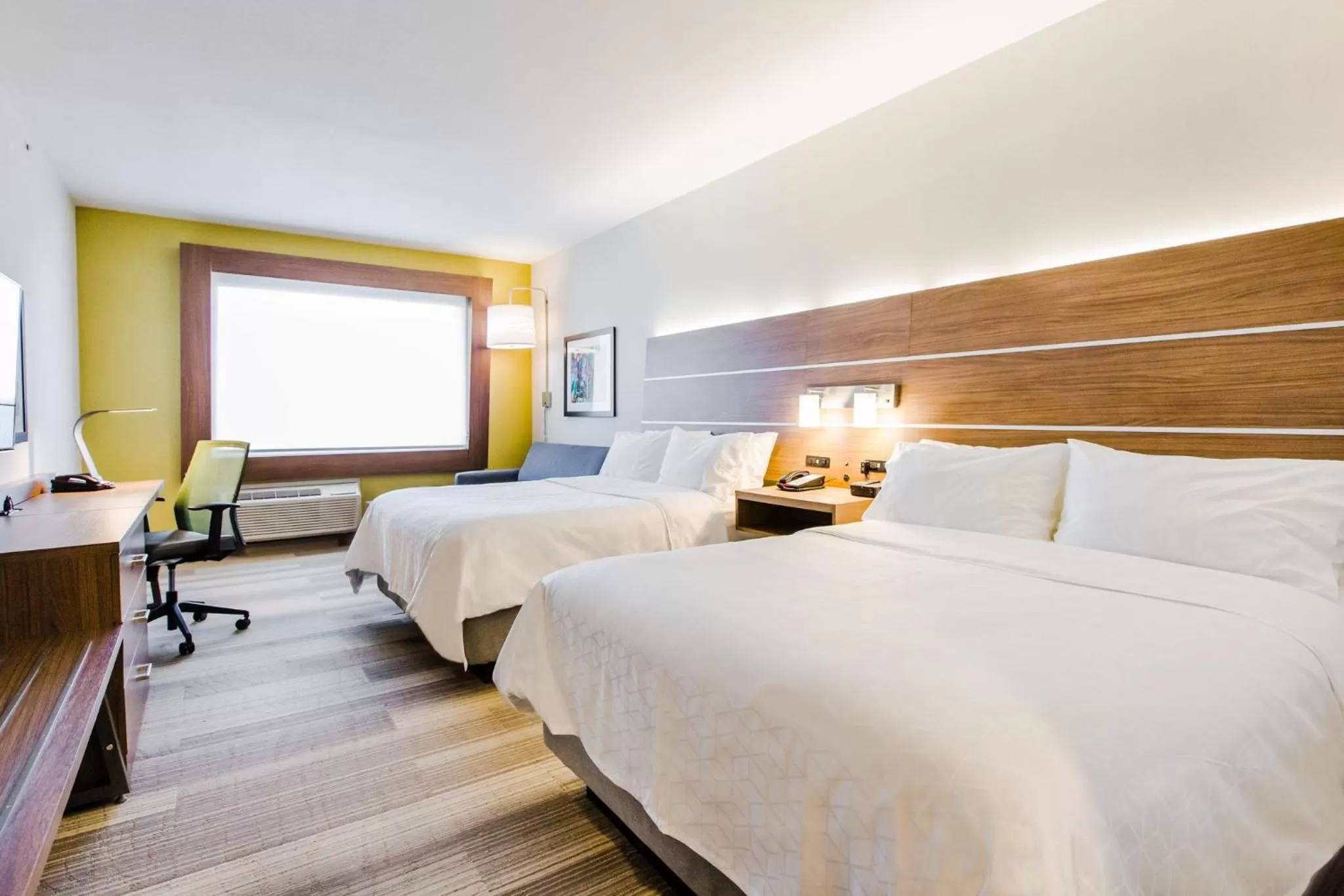 Photo of the whole room, Bed in Holiday Inn Express & Suites - West Edmonton-Mall Area by IHG