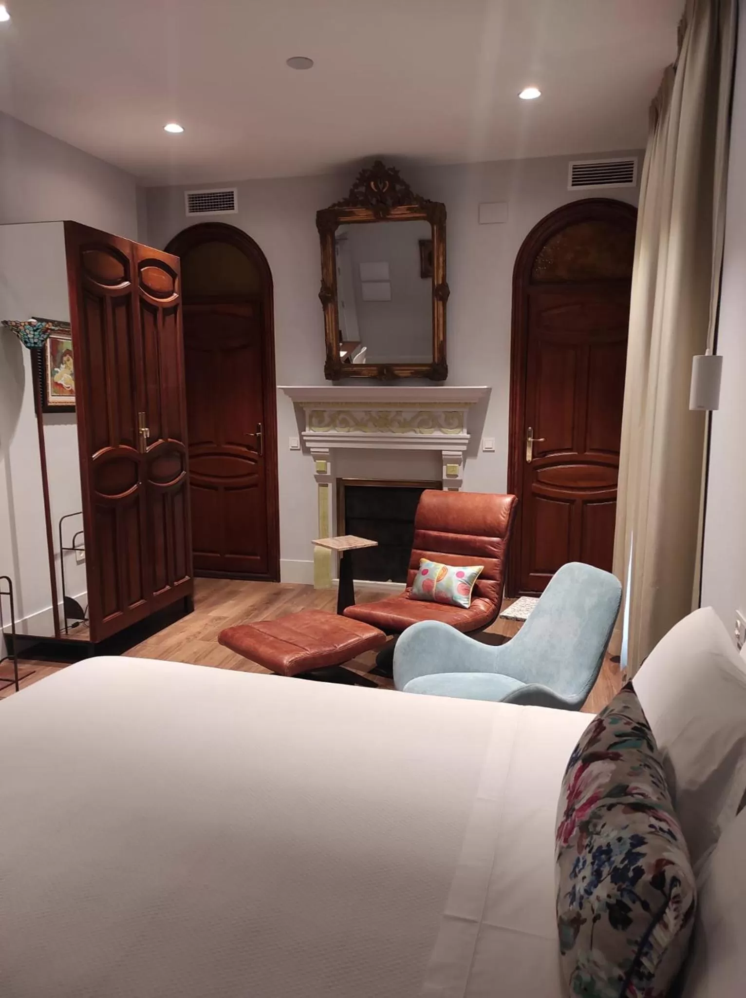 Bedroom, Bed in Hotel Oleum - Parking Gratuito bajo disponibilidad y reserva previa