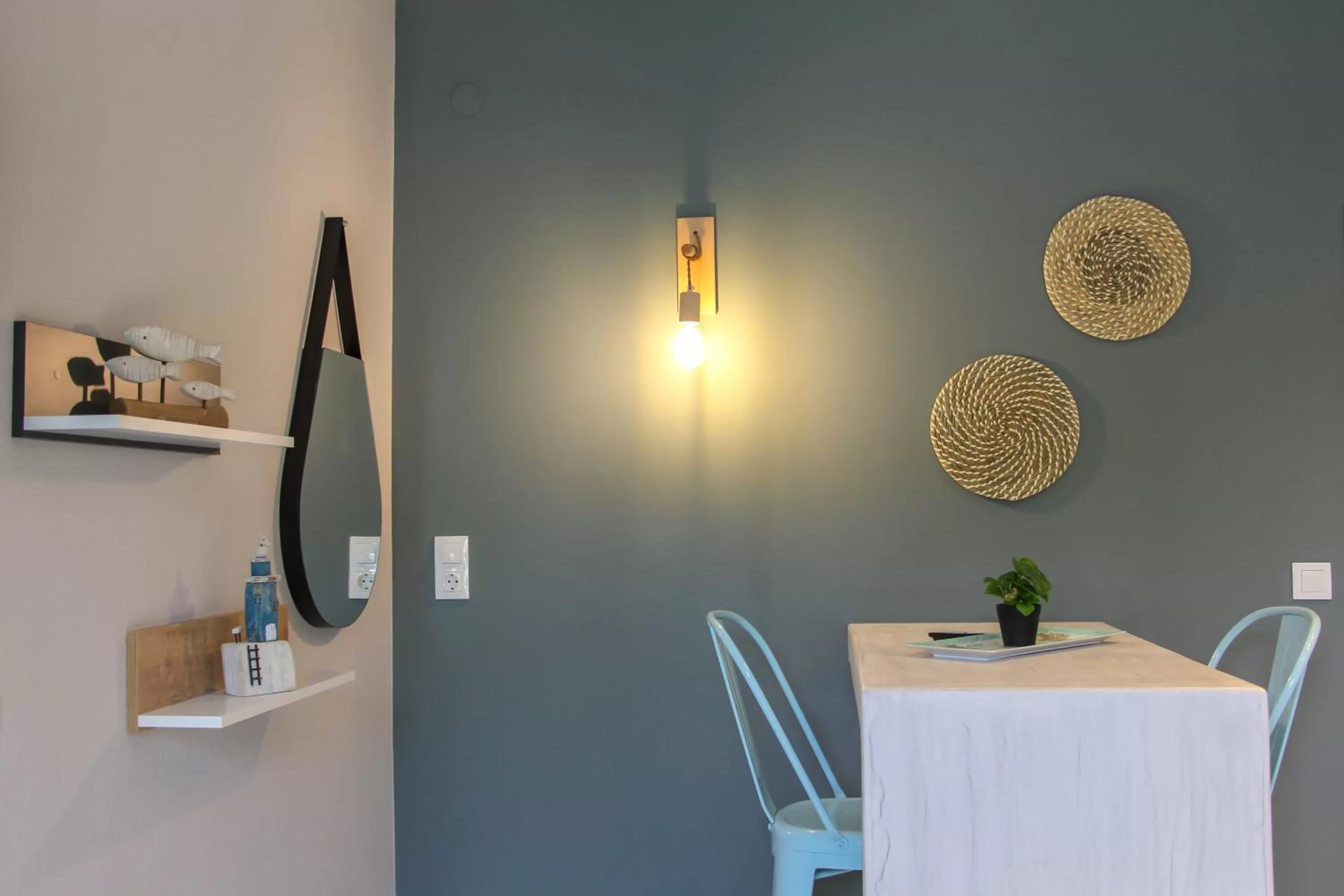 Lamprini's Deluxe Studios