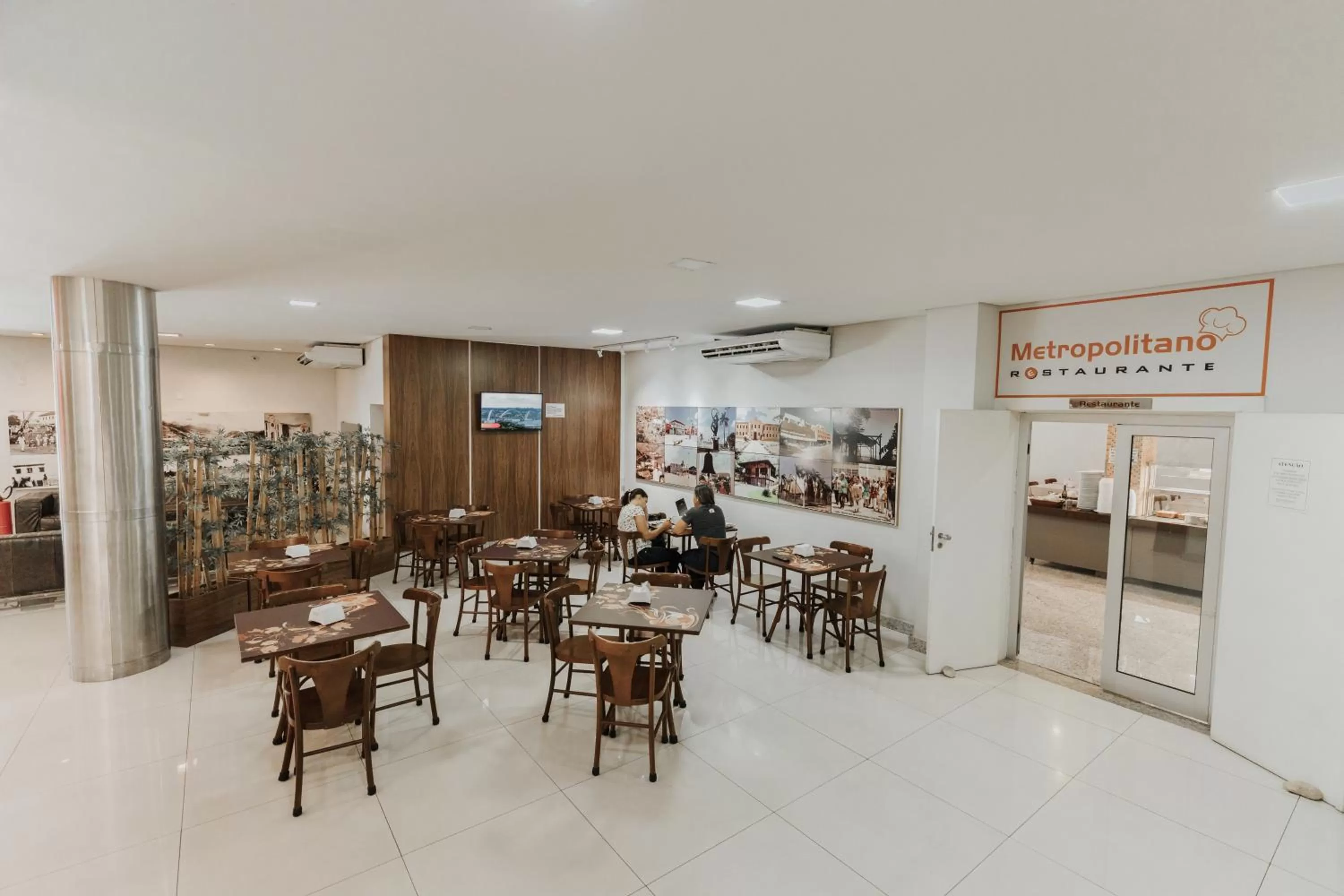 Restaurant/Places to Eat in Hotel Metropolitano