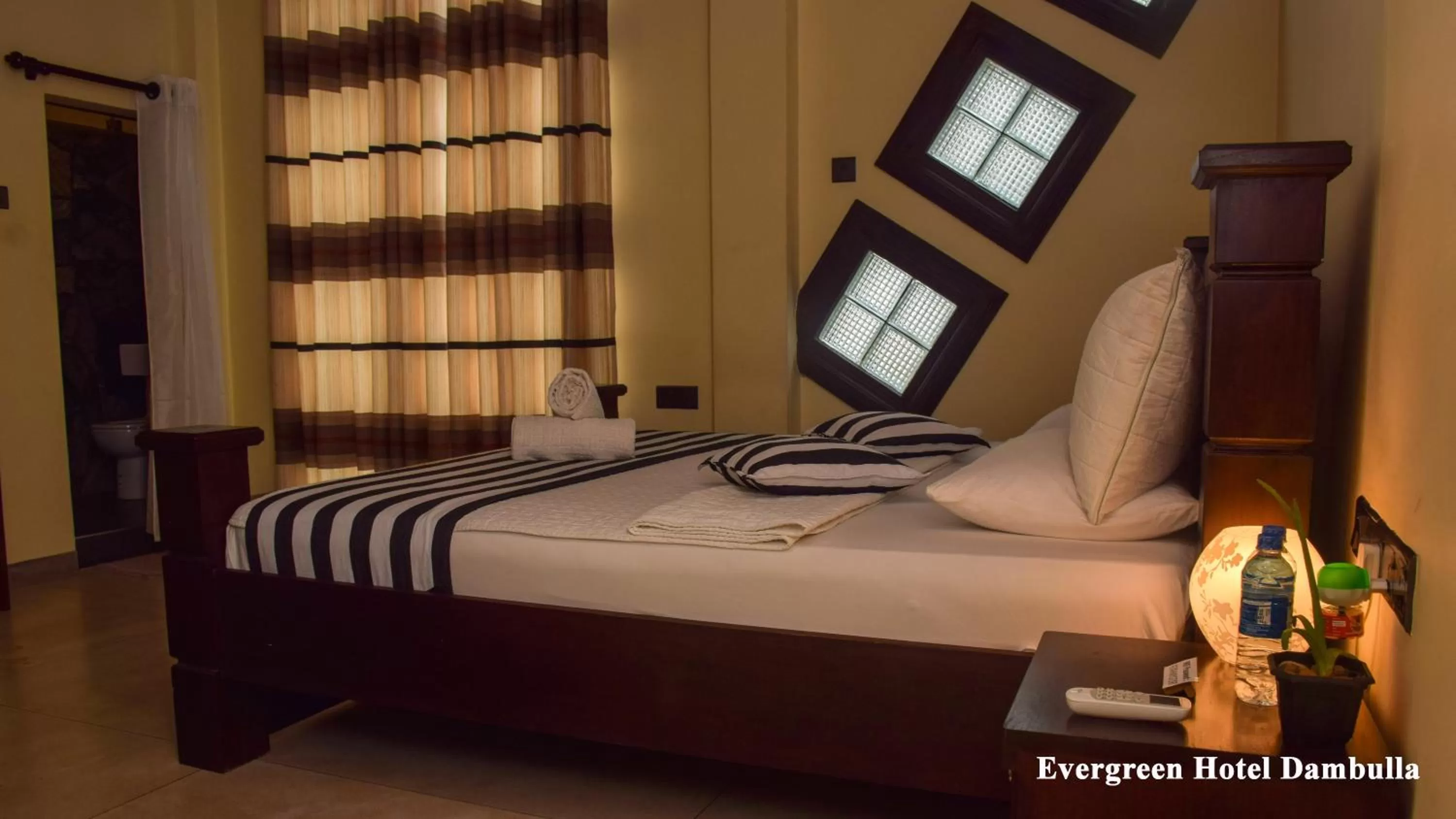 Photo of the whole room, Bed in Evergreen Hotel Dambulla
