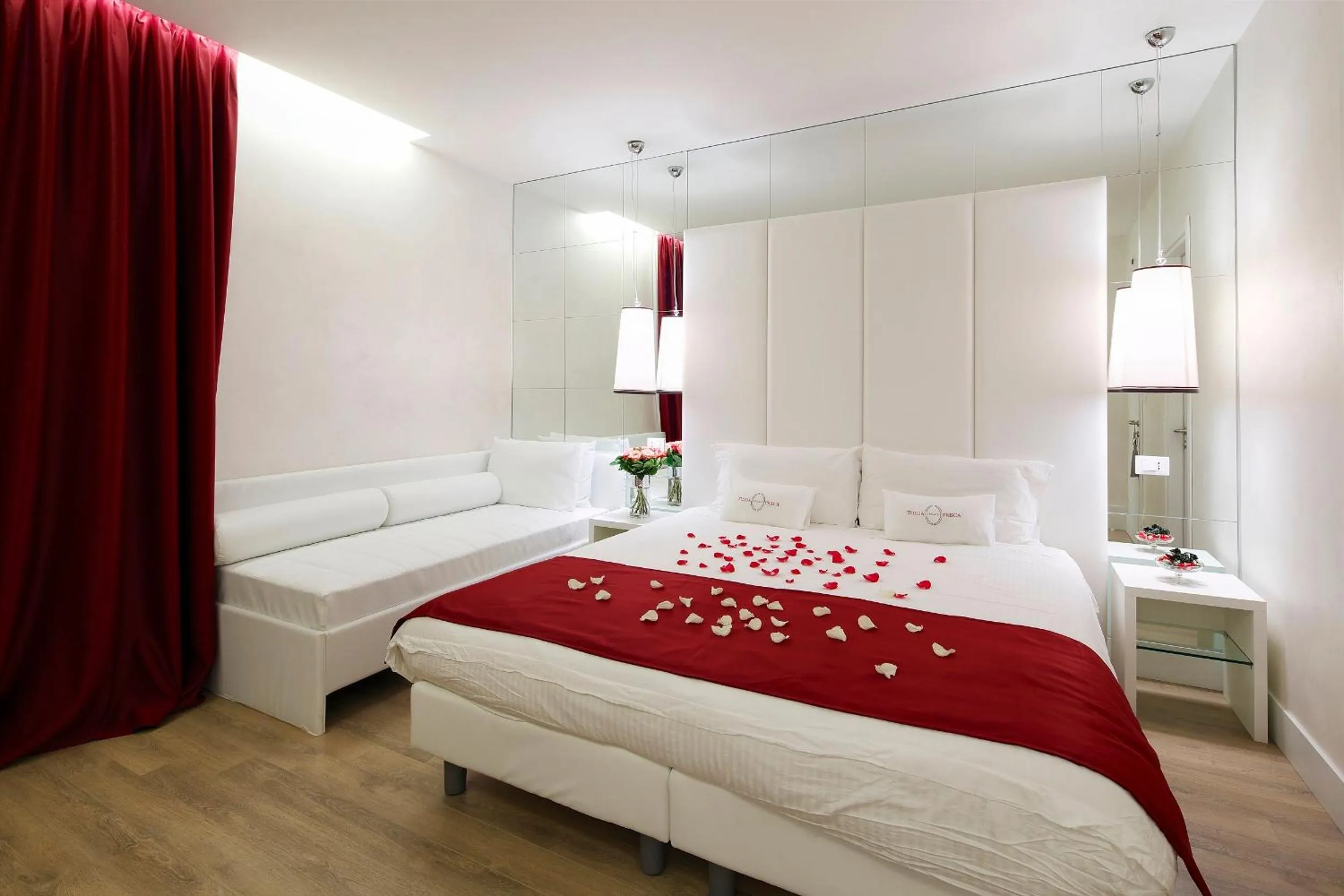 Photo of the whole room, Bed in Tullia&Prisca Relais