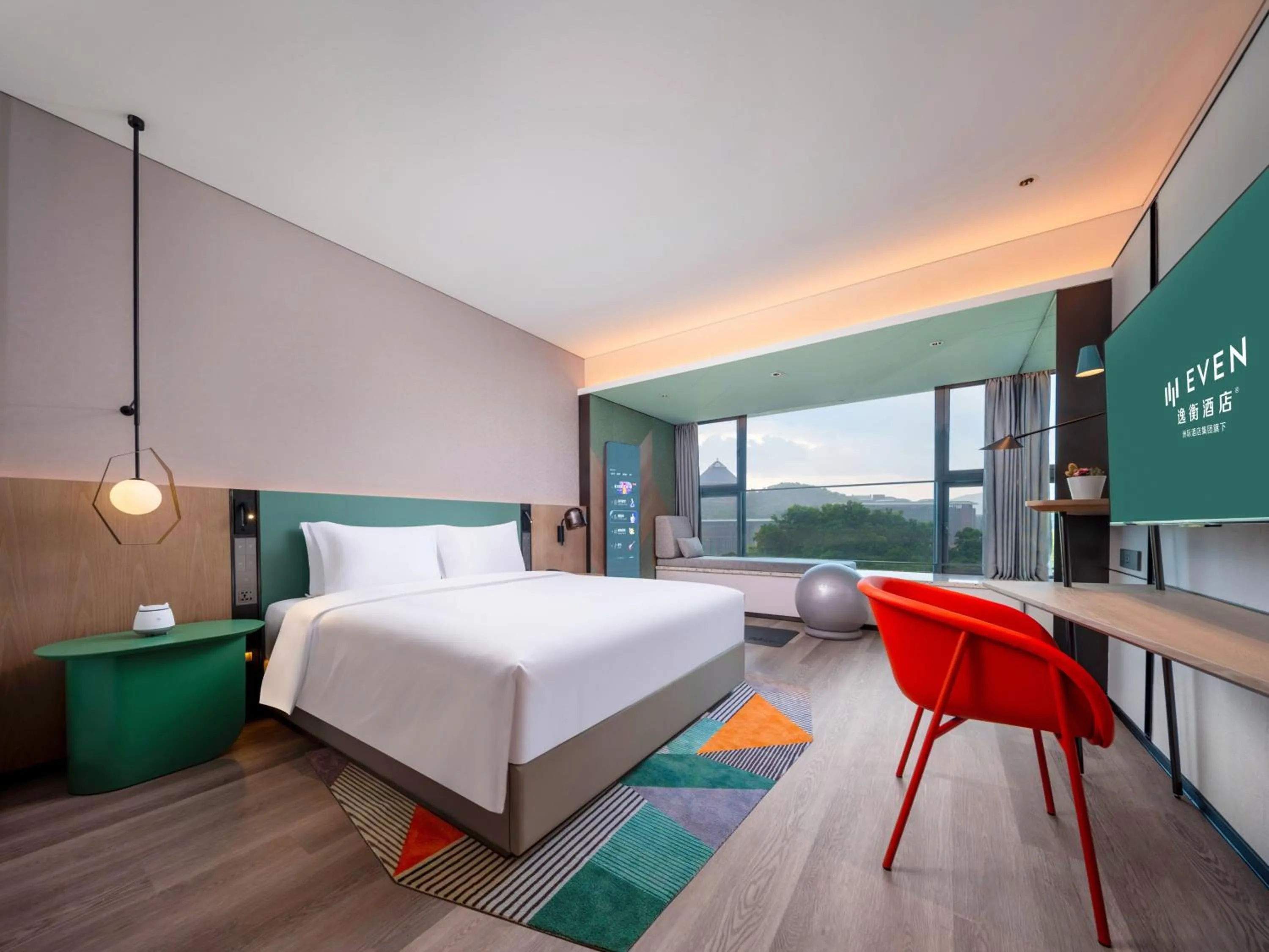 Photo of the whole room, Bed in EVEN Hotels Shenzhen Guangming Cloud Park by IHG