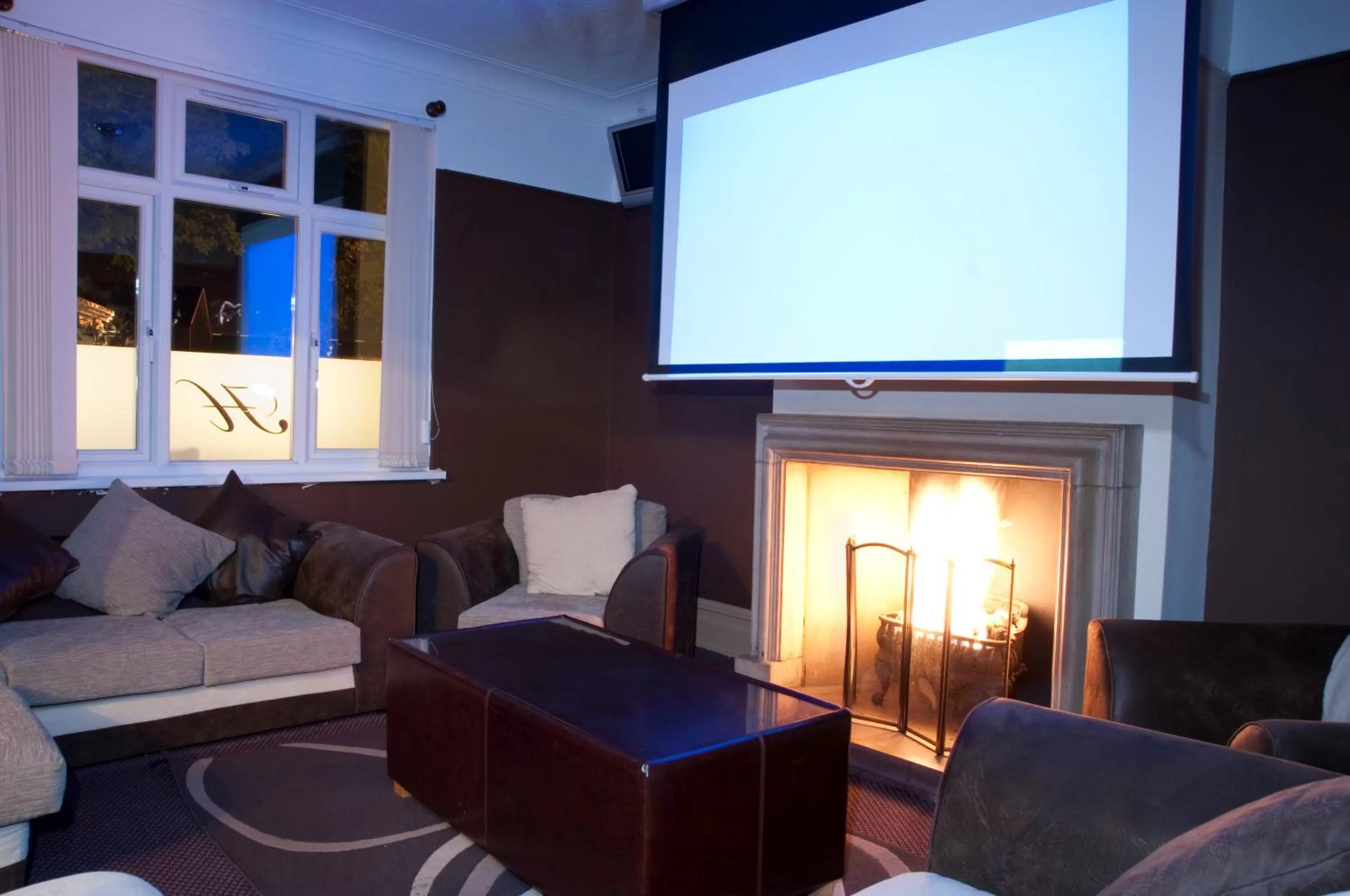 Communal lounge/ TV room in Haveli Hotel