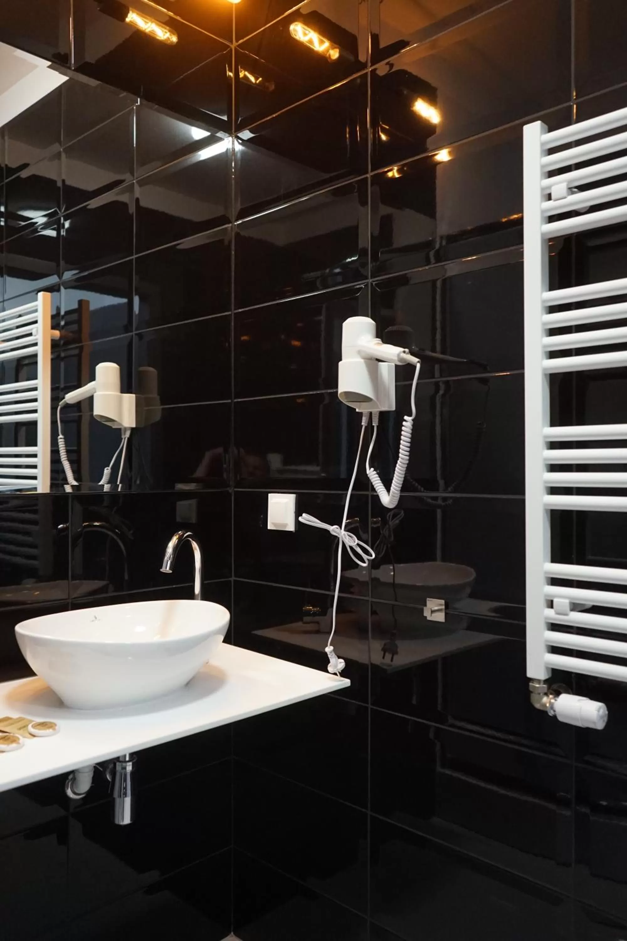 Bathroom in HOTEL Art Cafe