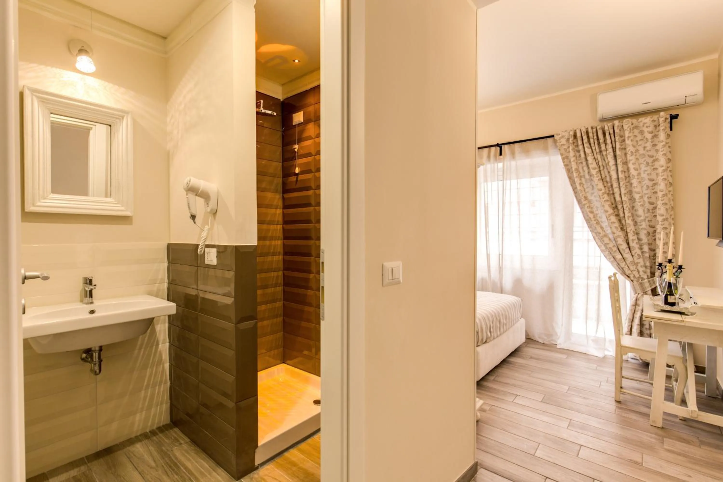 Bathroom, Bed in Casa Tua Vaticano Guest House