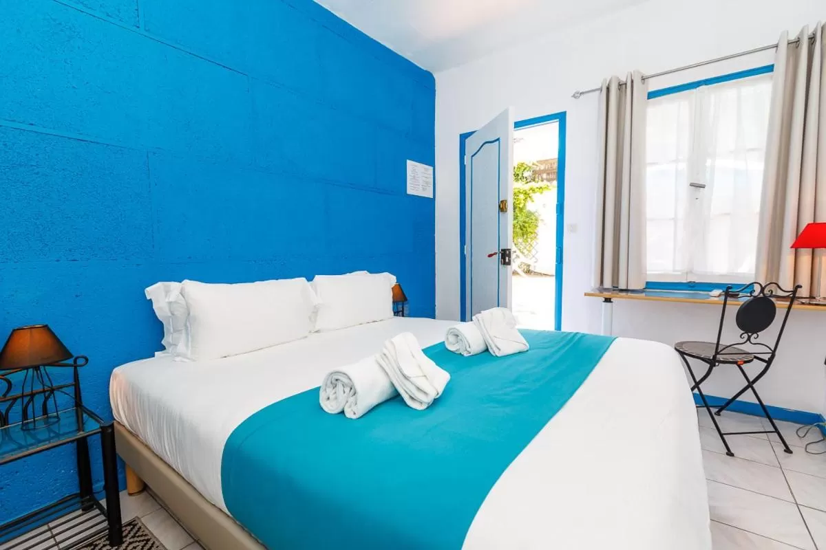 Bed in Hôtel Les Liserons de Mougins