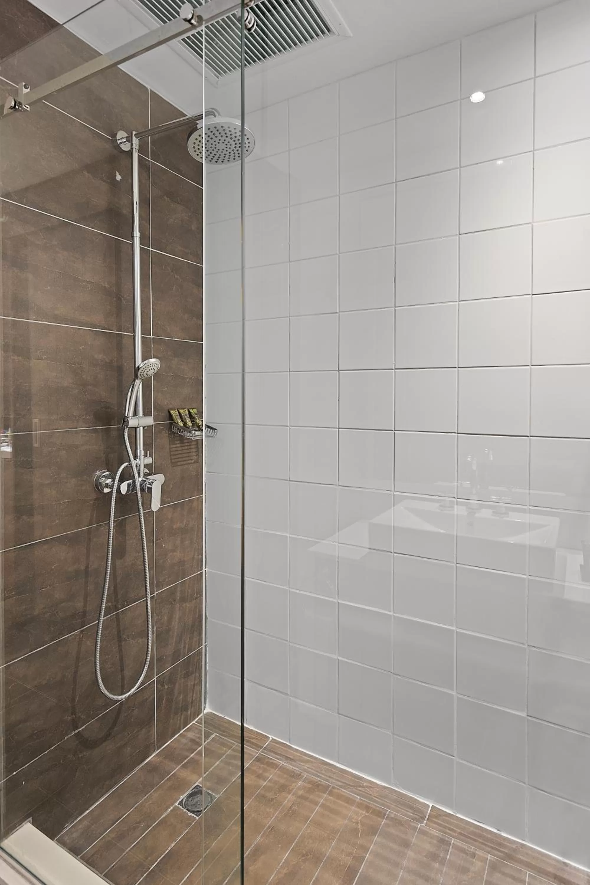 Shower in Central Hotel Panama Casco Viejo