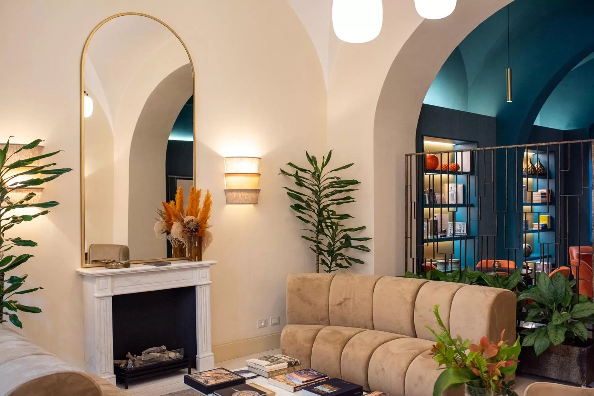 Communal lounge/ TV room in Sentho Roma