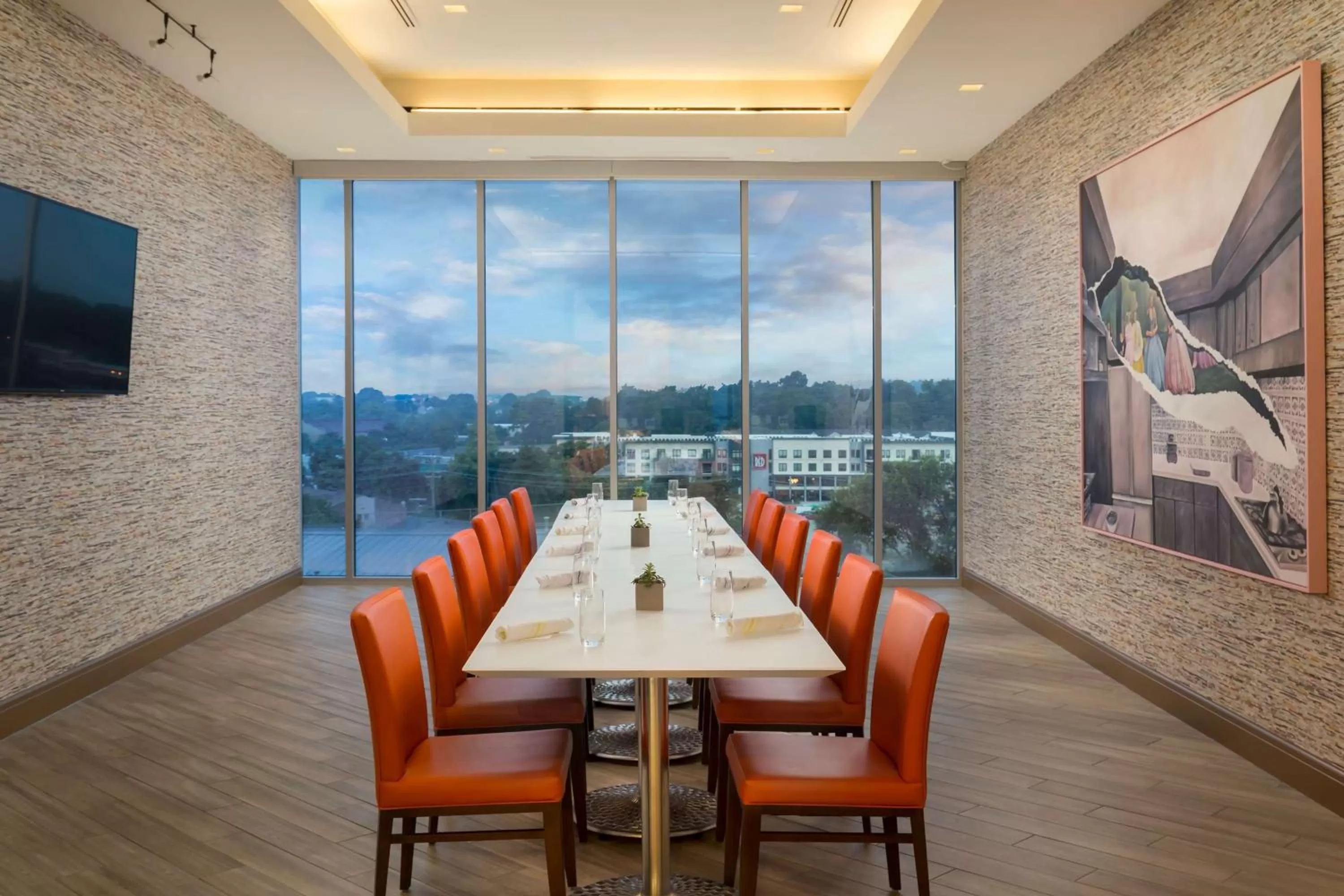 Restaurant/places to eat in The Summit Hotel