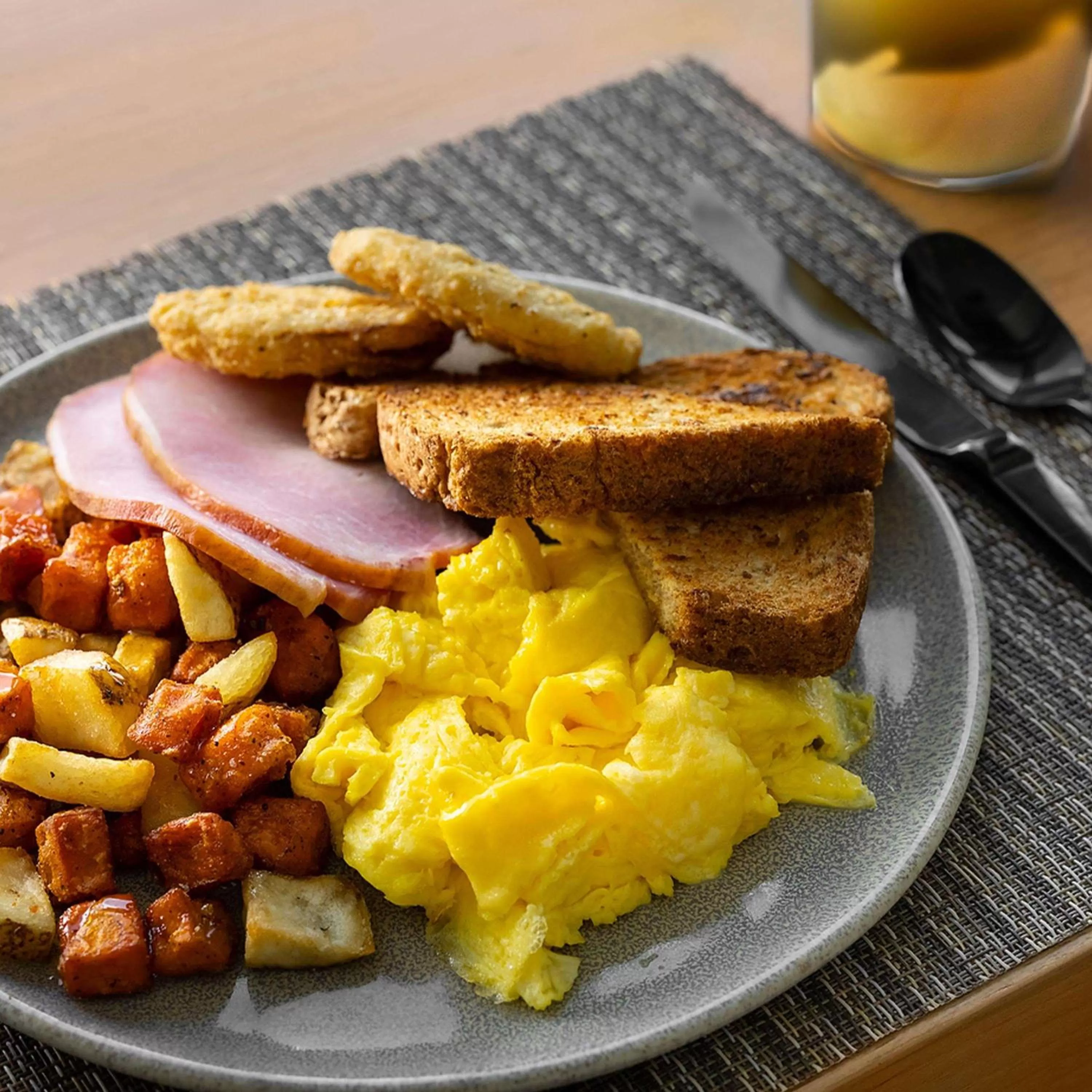 Breakfast in Hilton Garden Inn Grapevine At Silverlake Crossing, Tx