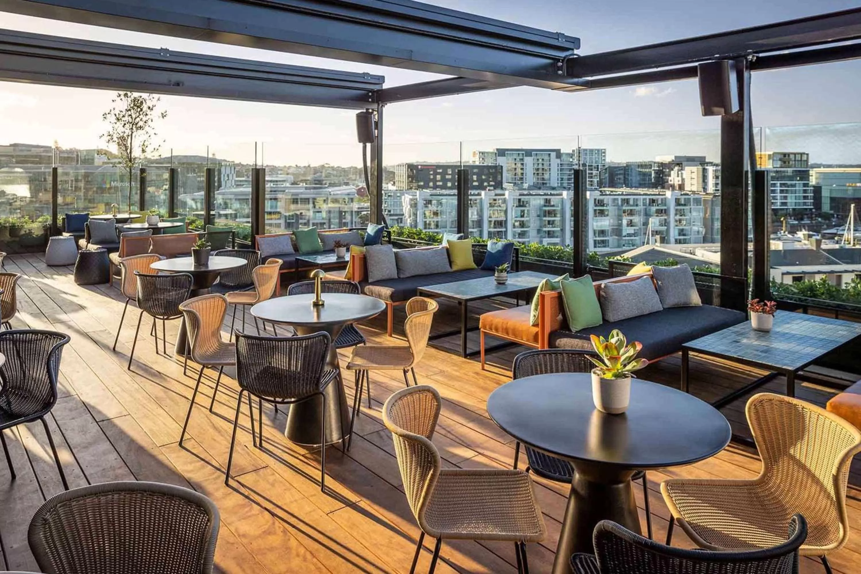 Lounge or bar in QT Auckland