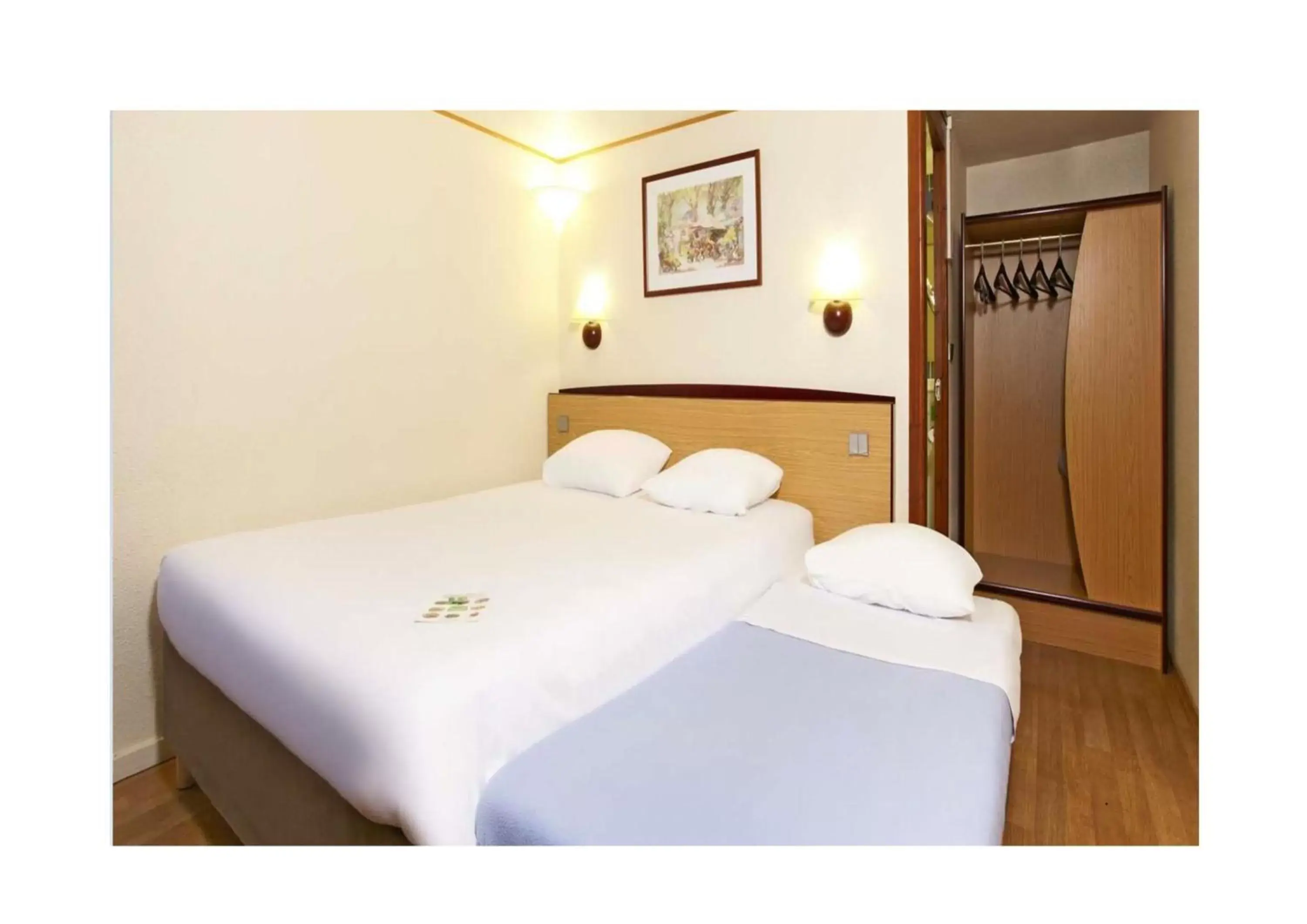 Junior Double Room in Campanile Strasbourg - Illkirch Geispolsheim Junior Double Room in Campanile Strasbourg - Illkirch Geispolsheim