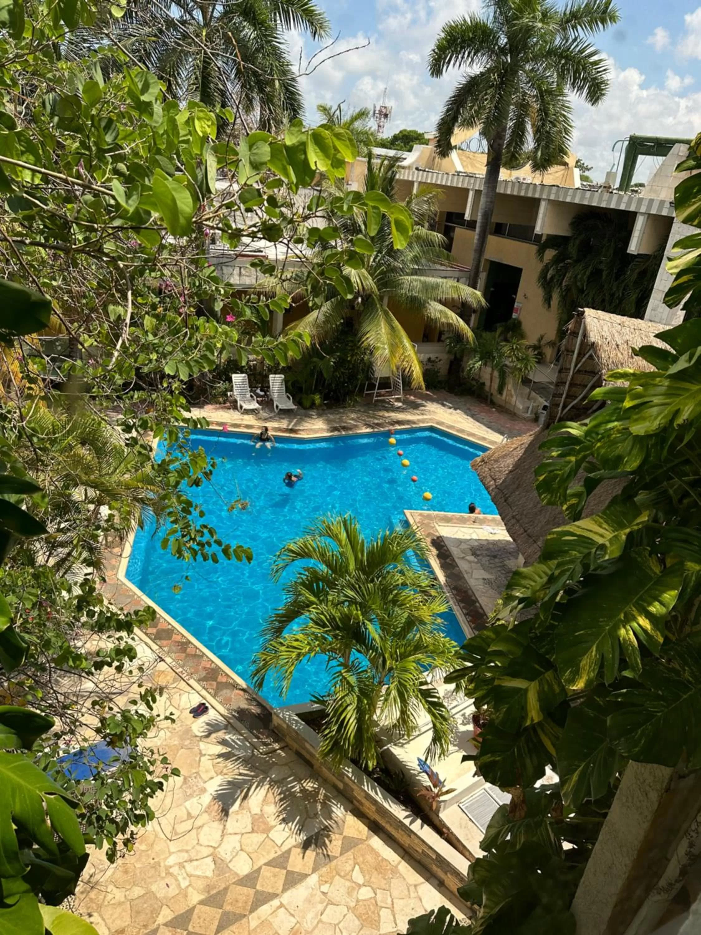 Swimming pool in Hotel Plaza Caribe