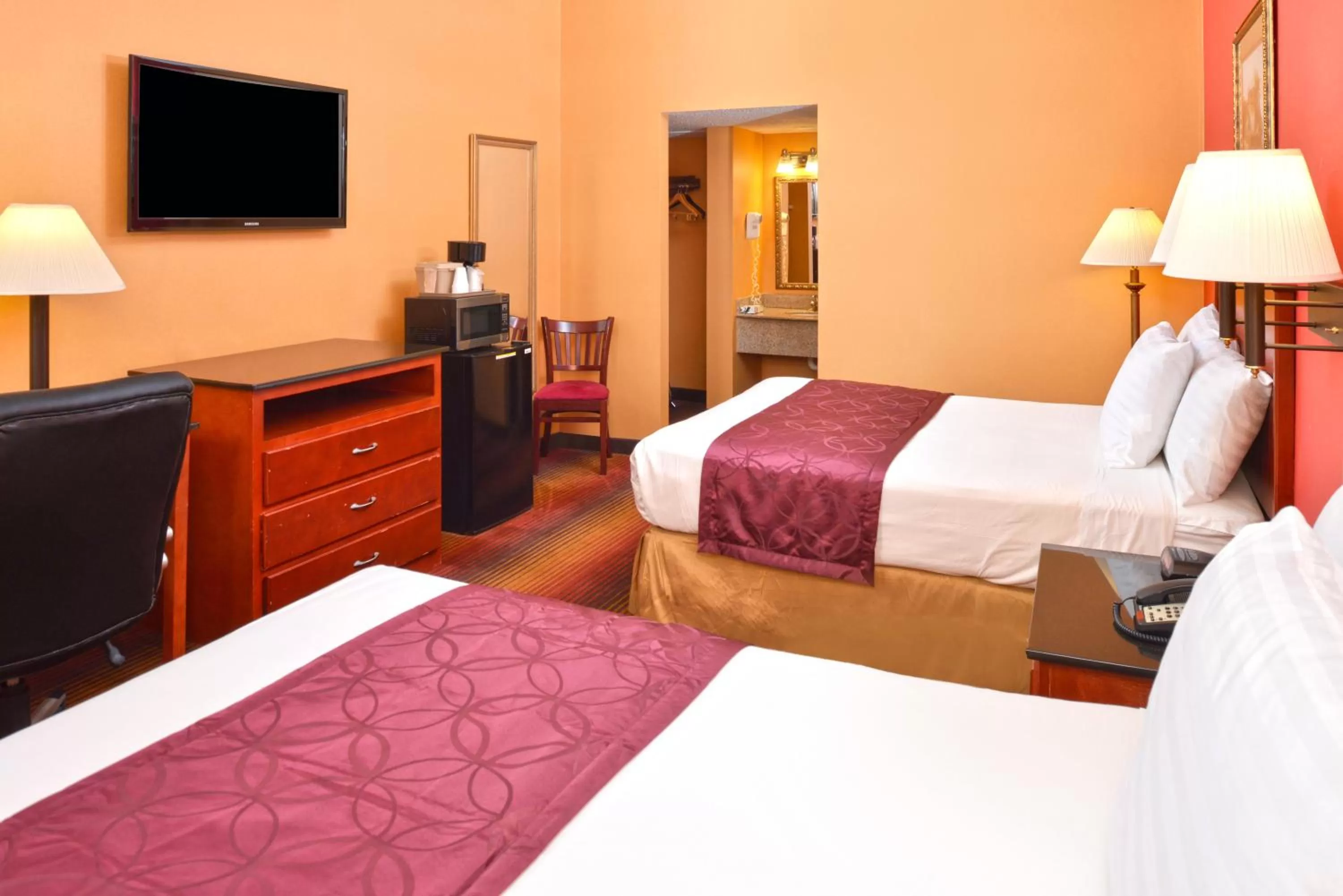 TV/Entertainment Center in Americas Best Value Inn Smithtown/Long Island