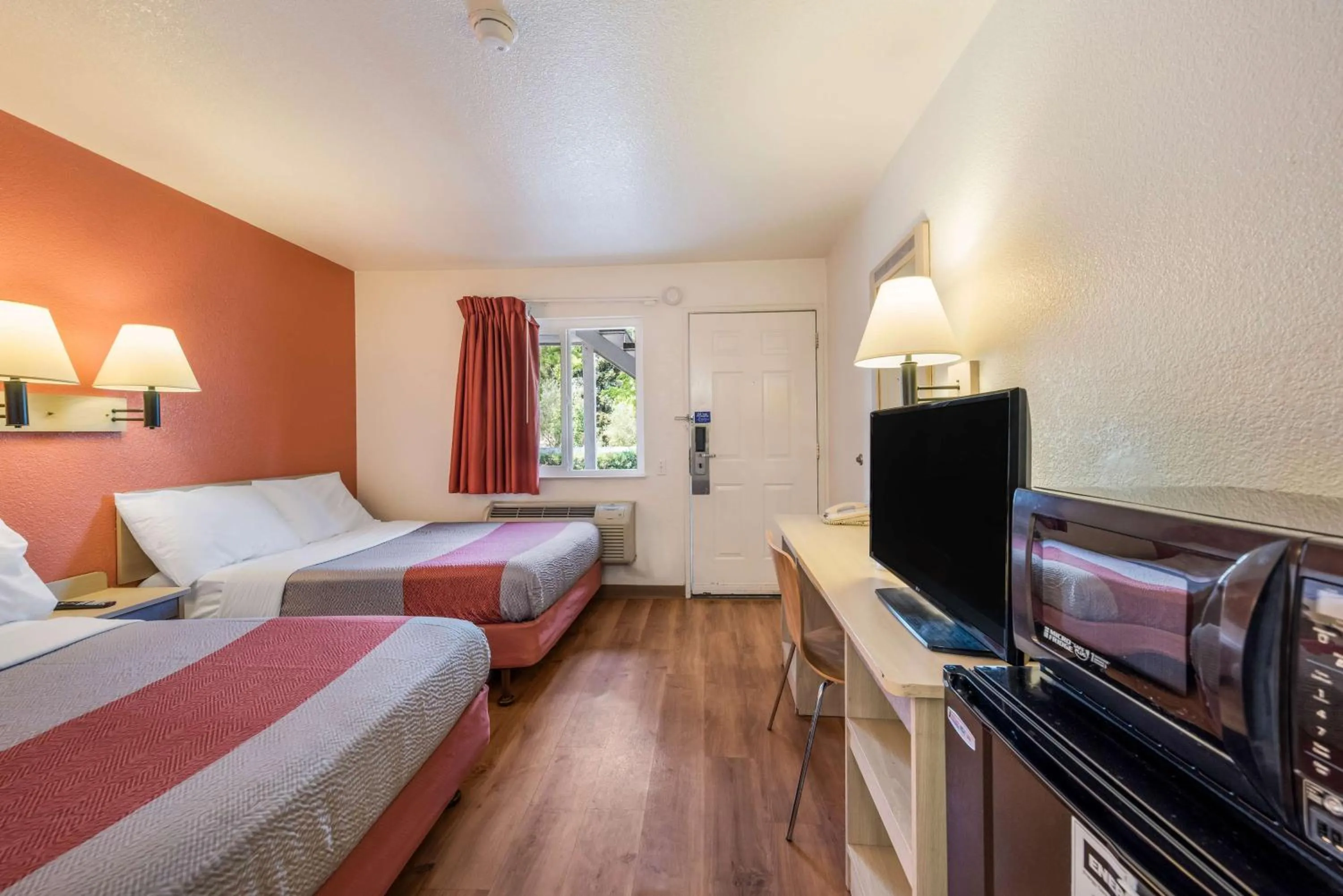 Bedroom, Bed in Motel 6-Rohnert Park, CA