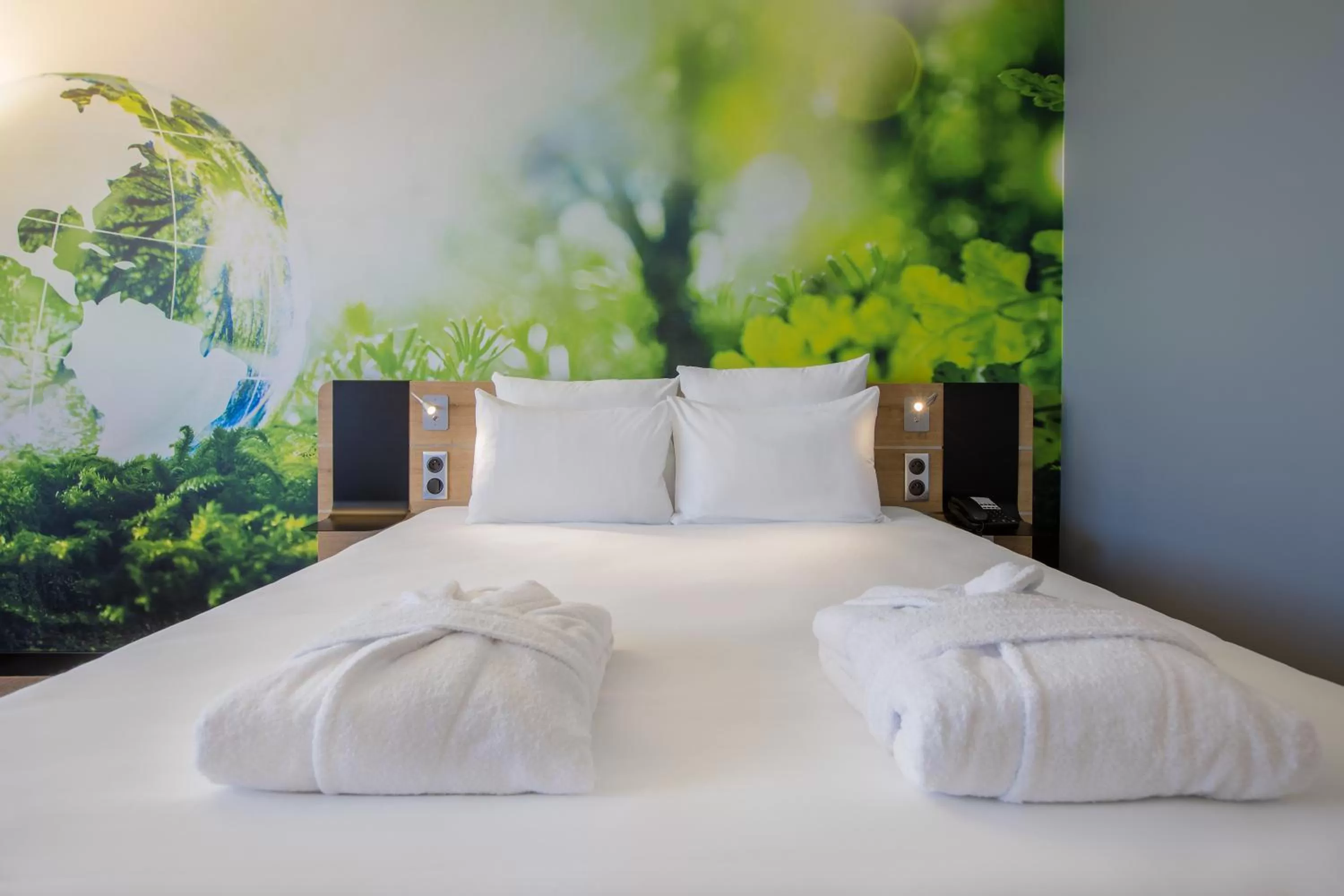 Decorative detail, Bed in Novotel Wrocław Centrum