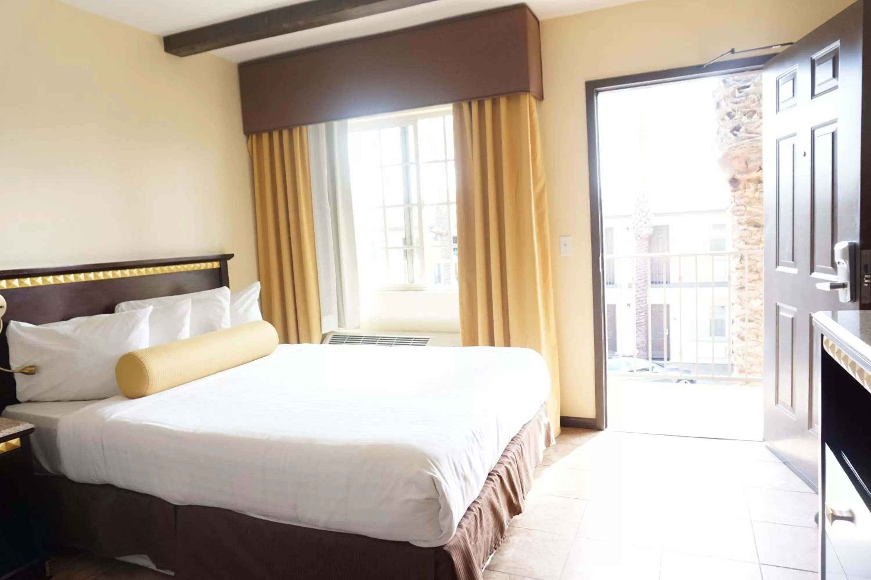 Bedroom, Bed in Tuscan Garden Inn