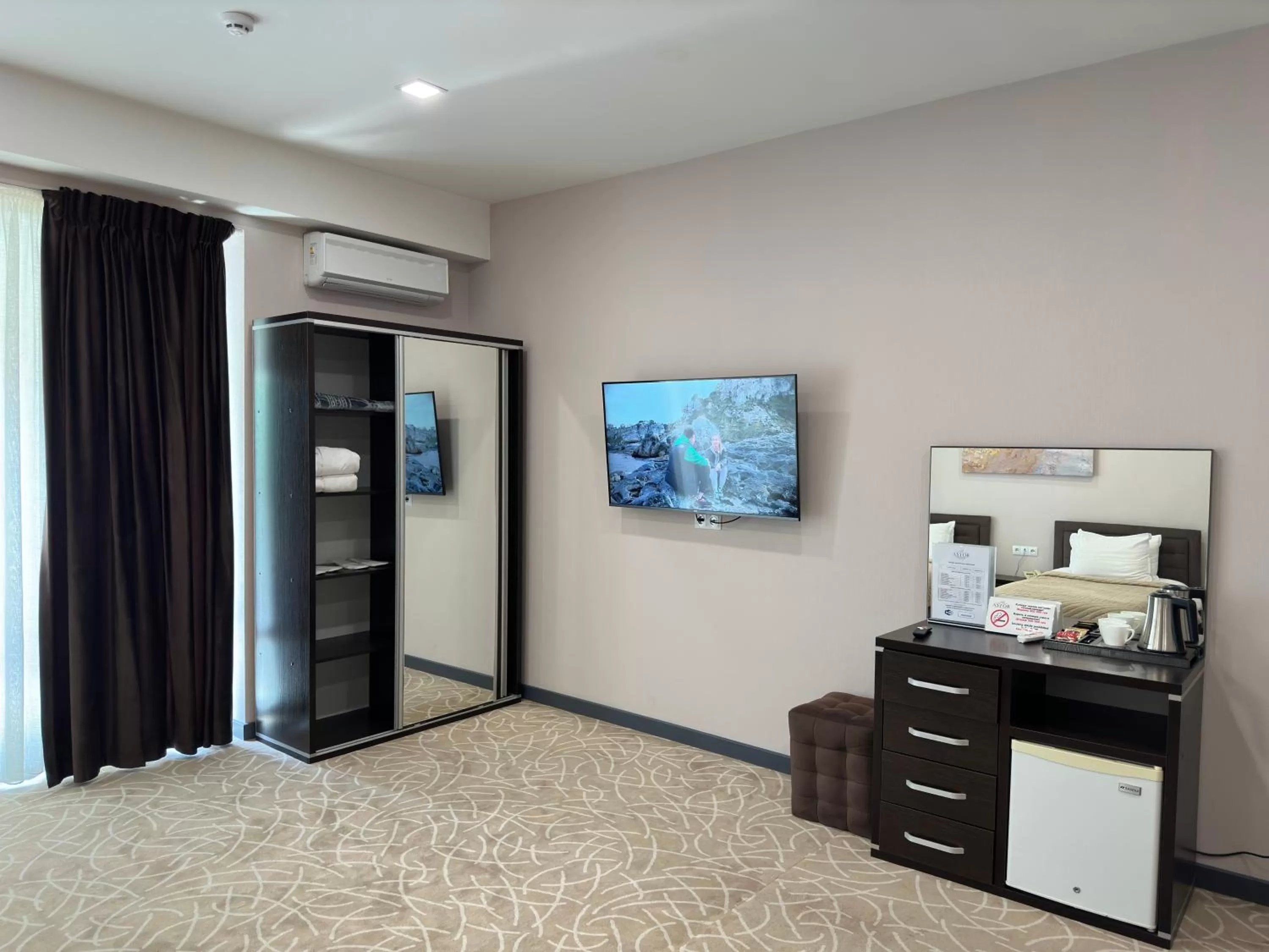 TV/Entertainment Center in Astor Hotel