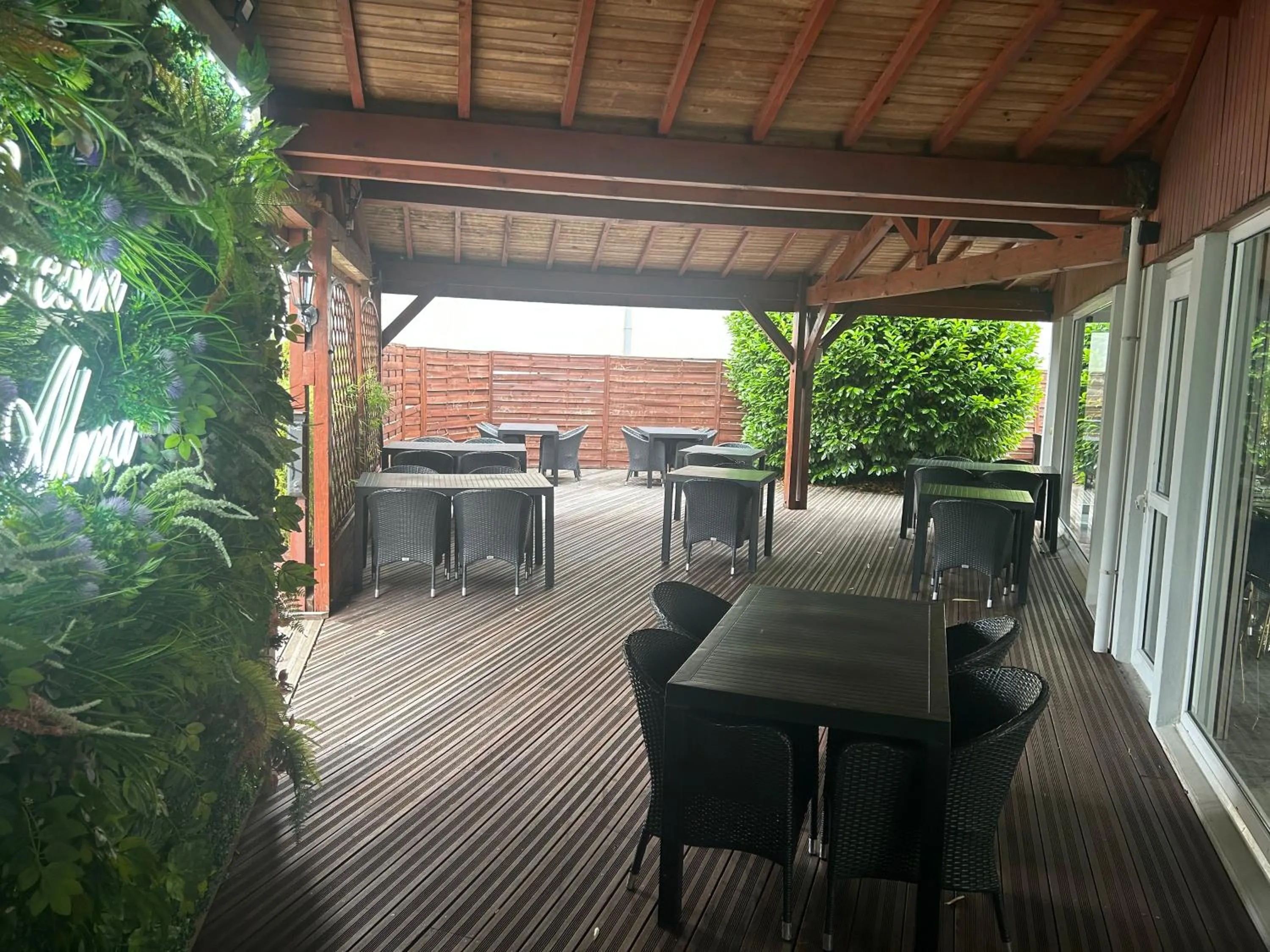 Patio in Hôtel Restaurant Clément ADER