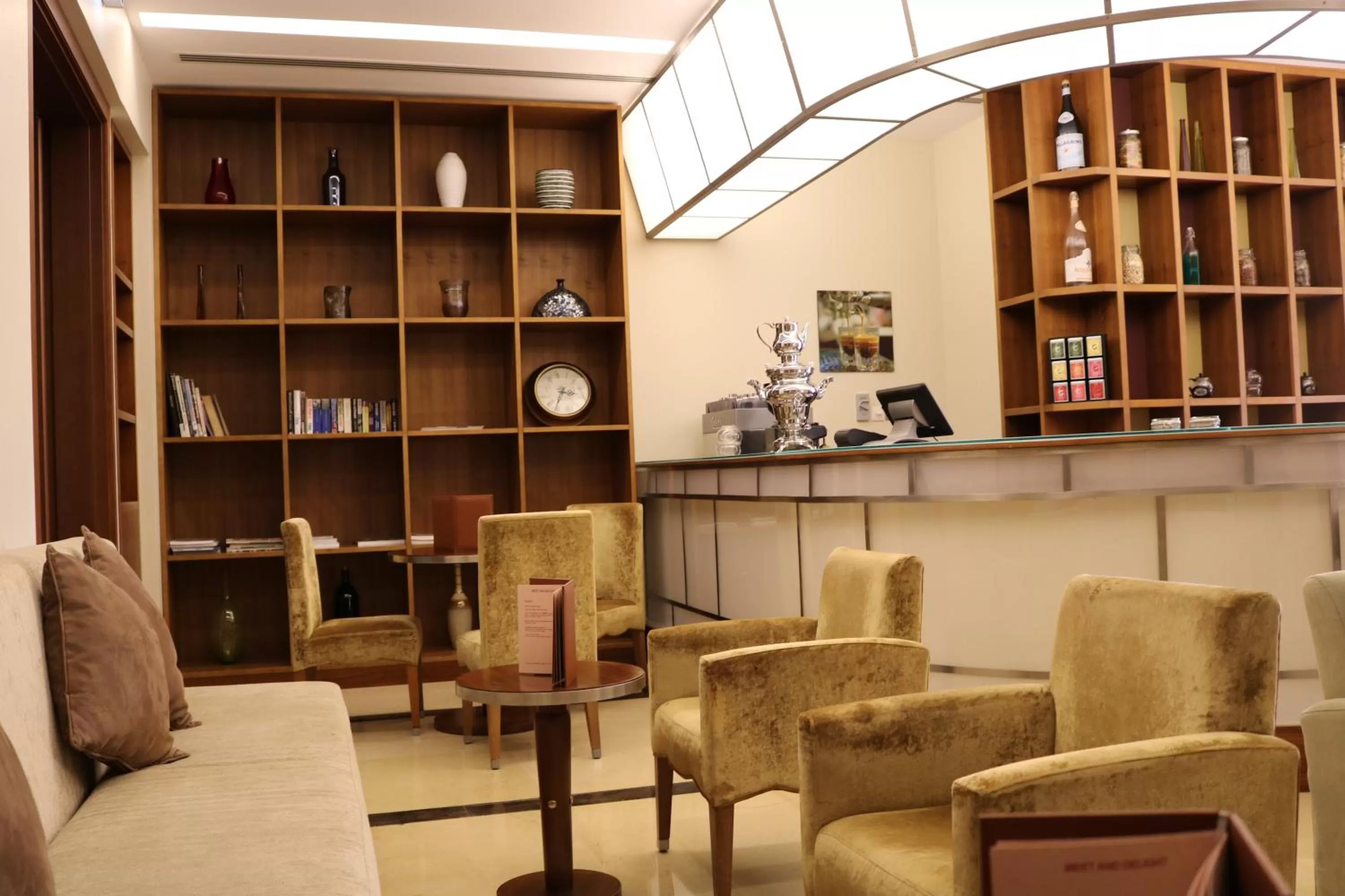 Restaurant/places to eat in Crowne Plaza Sohar by IHG