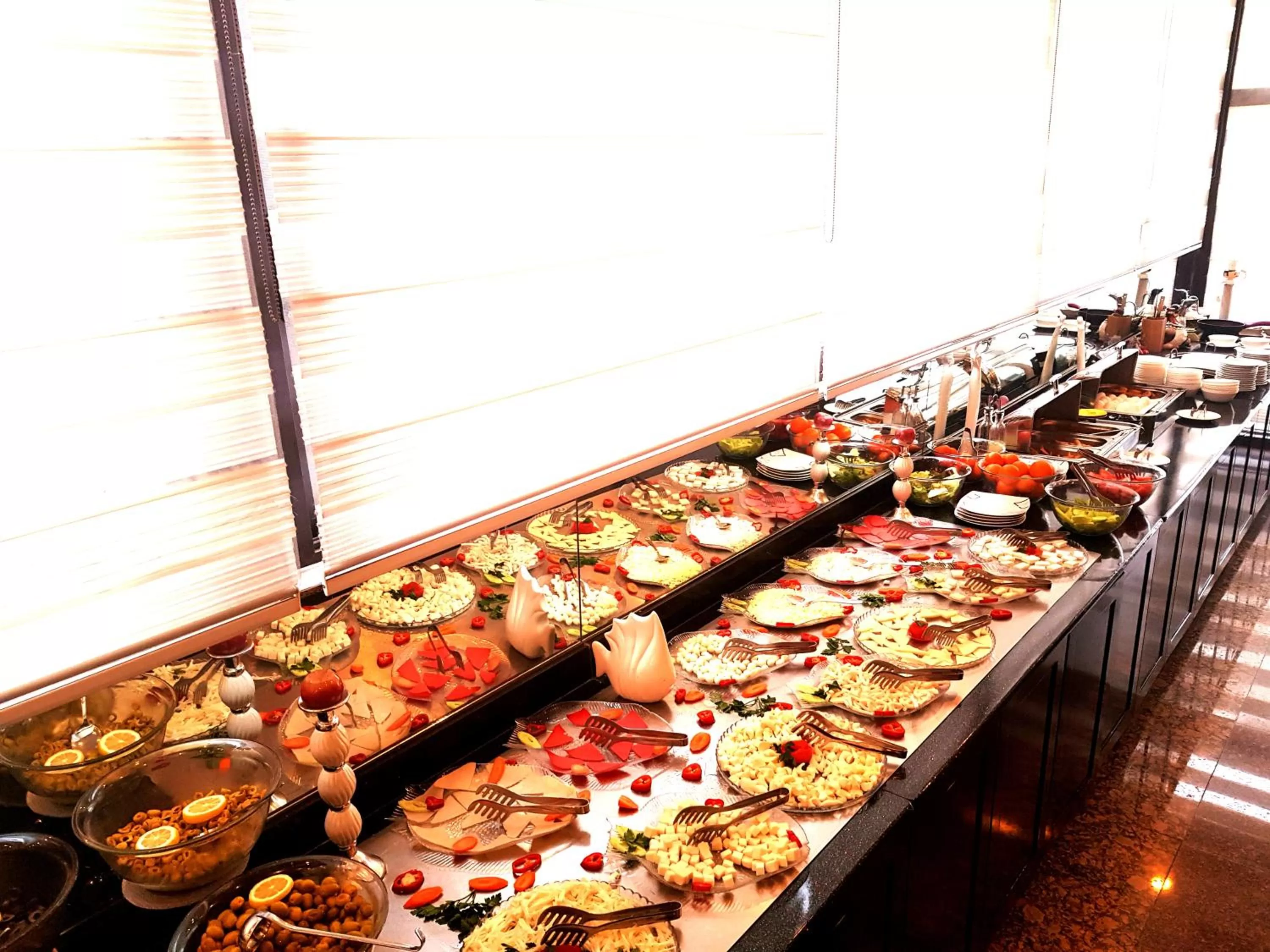 Buffet breakfast in Business Park Hotel