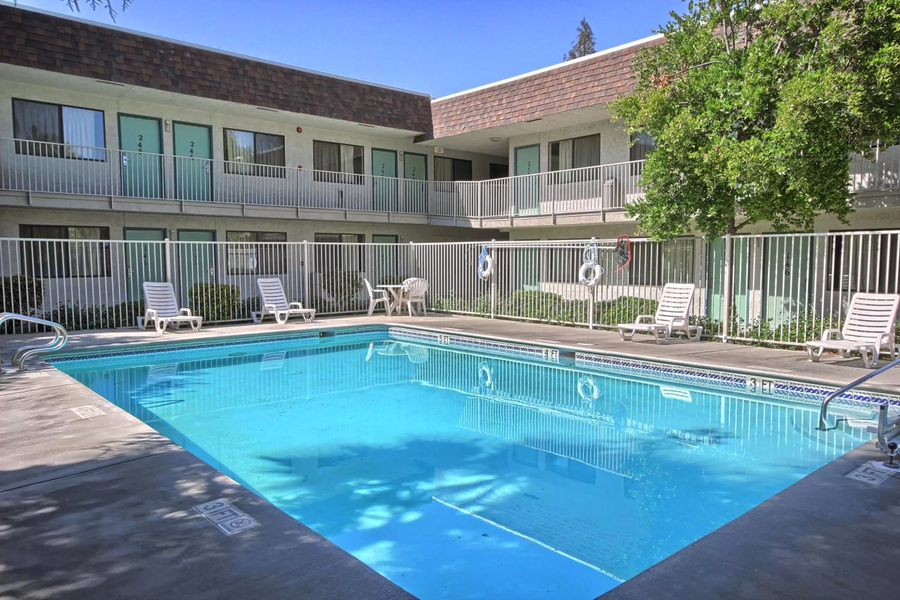 Swimming pool in Motel 6-Porterville, CA