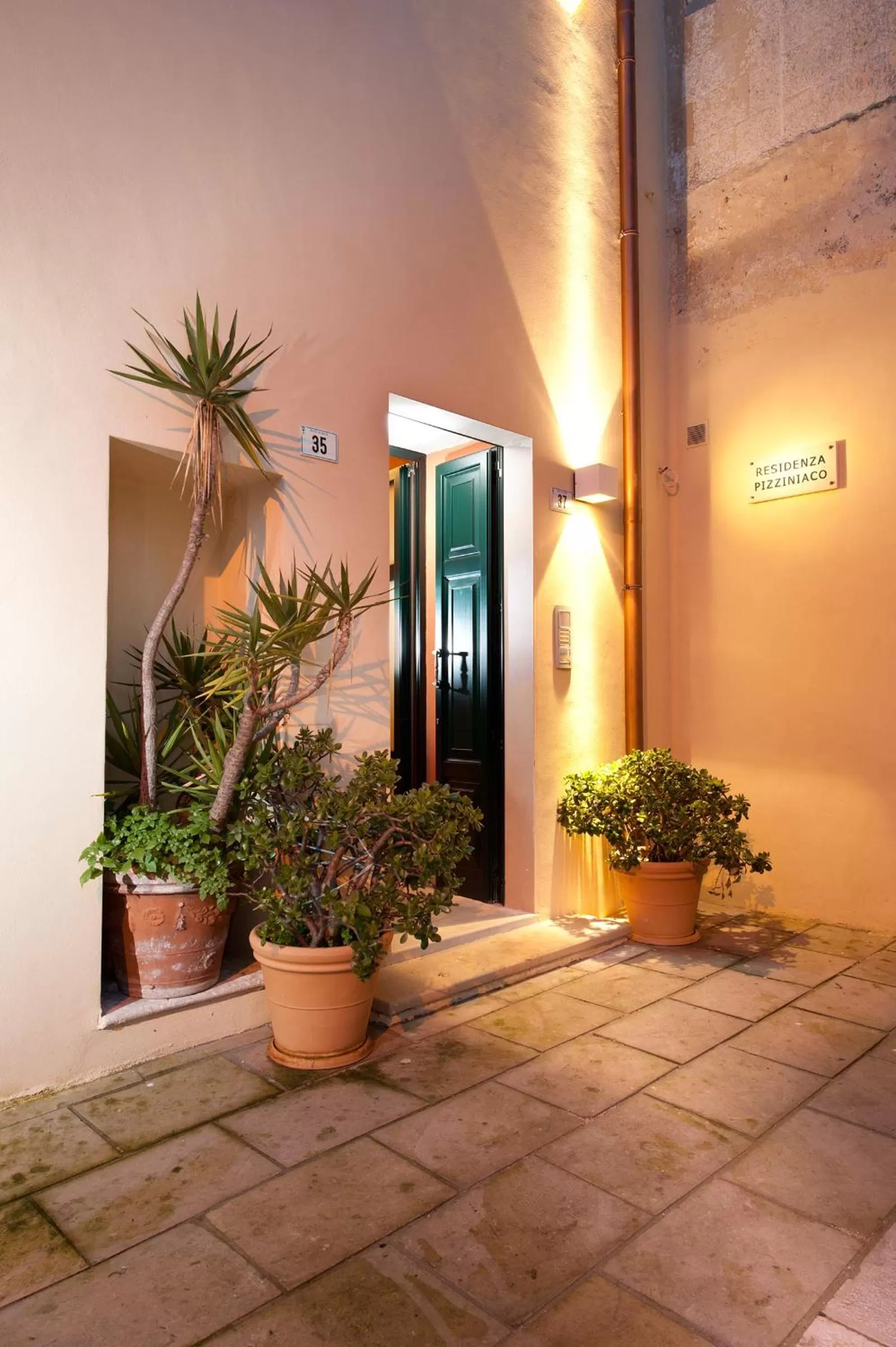 Facade/entrance in B&B Residenza Pizziniaco