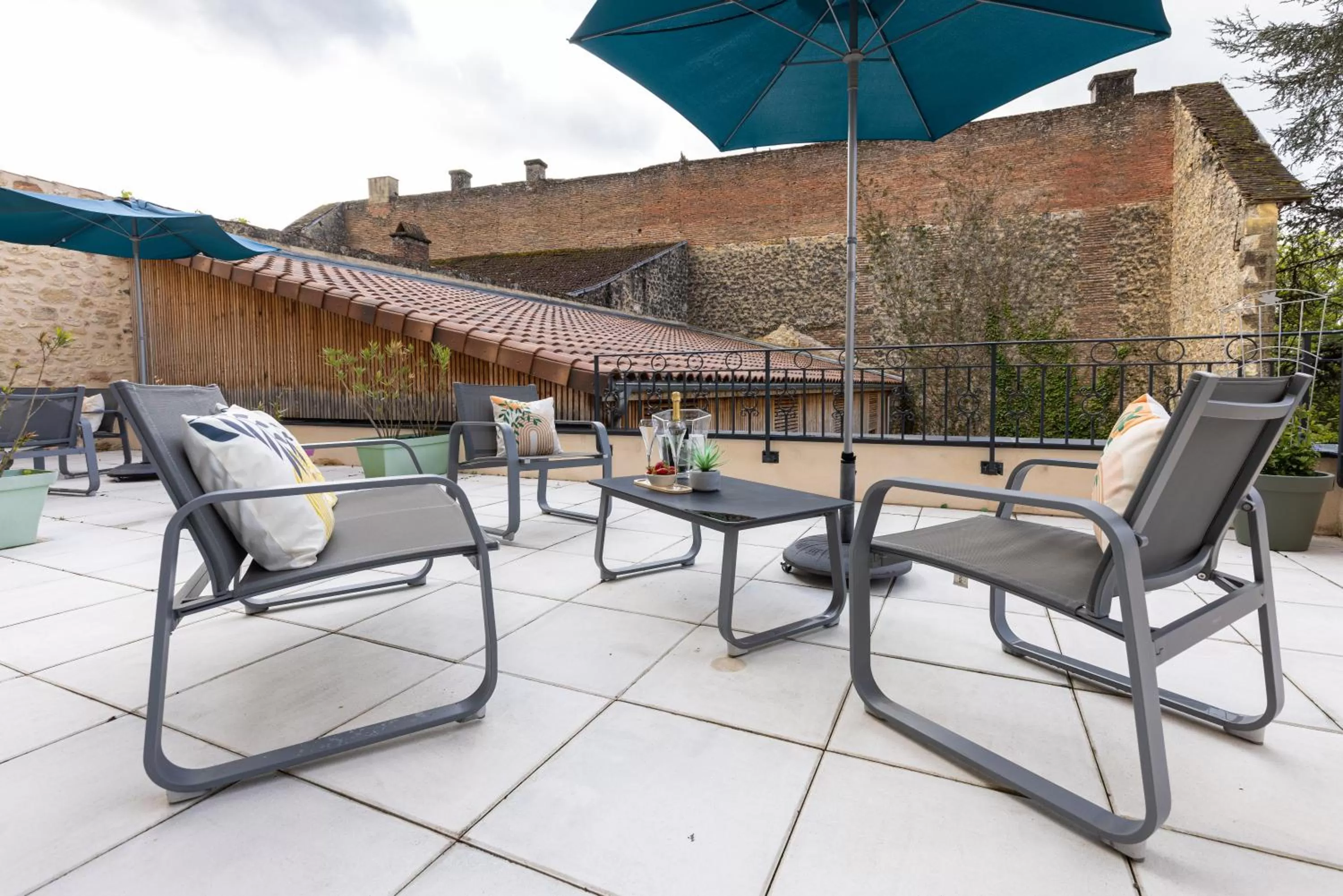 Balcony/Terrace in Hôtel-Restaurant des Augustins
