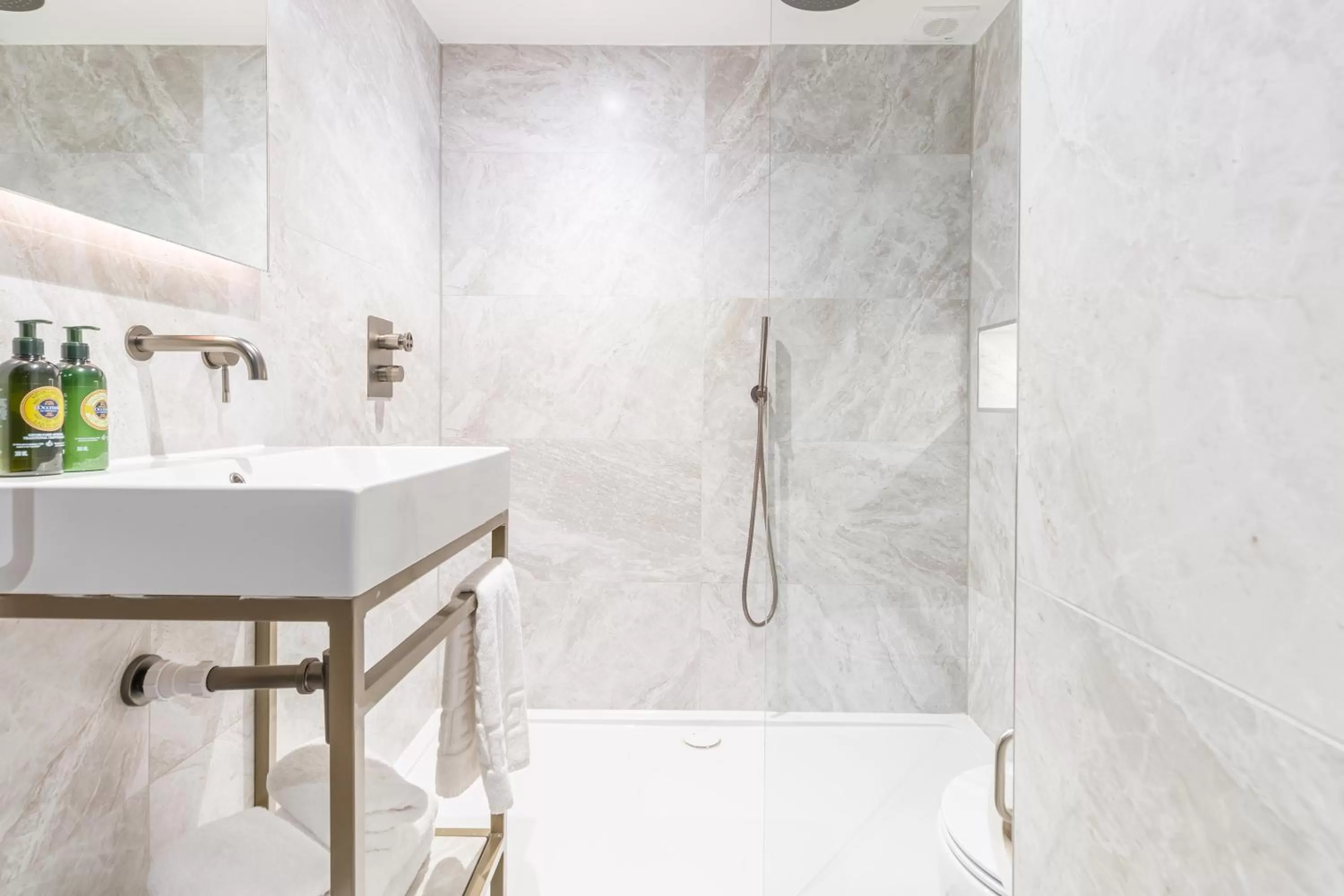 Bathroom in Velvet Hotel Manchester, WorldHotels Crafted