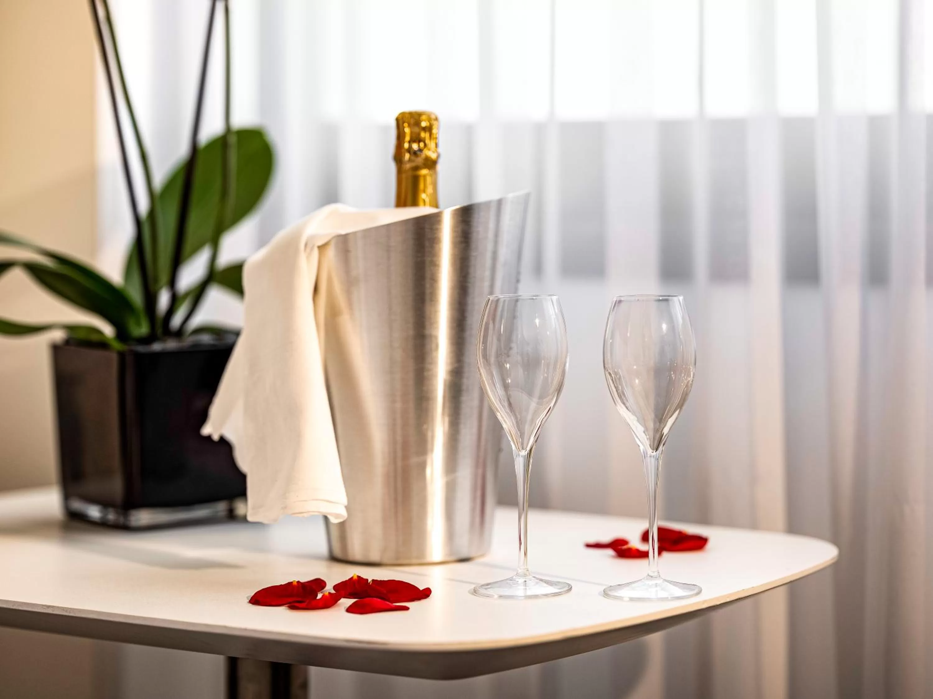 Food and drinks in Mercure Paris Centre Tour Eiffel