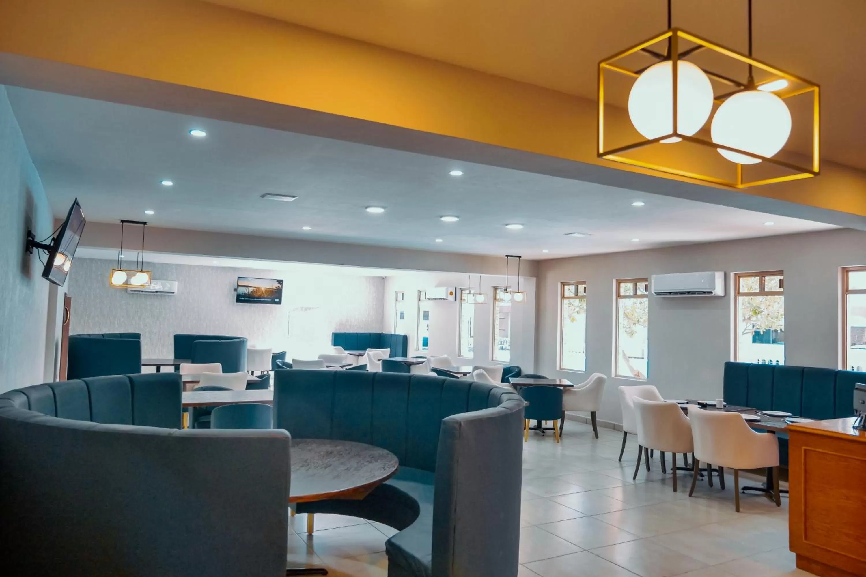 Restaurant/places to eat in KAVIA MEOQUI HOTEL & SUITES