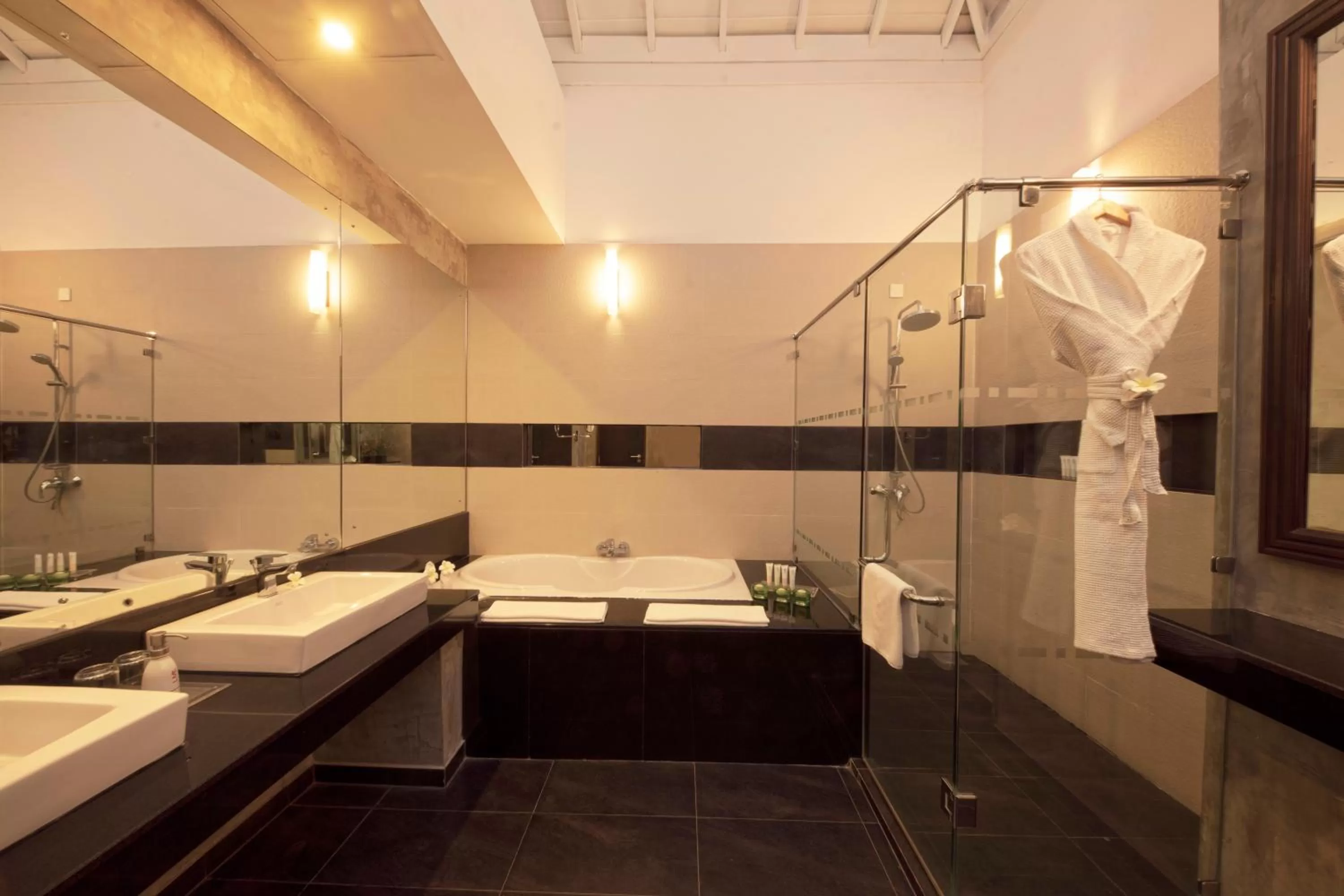 Shower in Club Hotel Dolphin