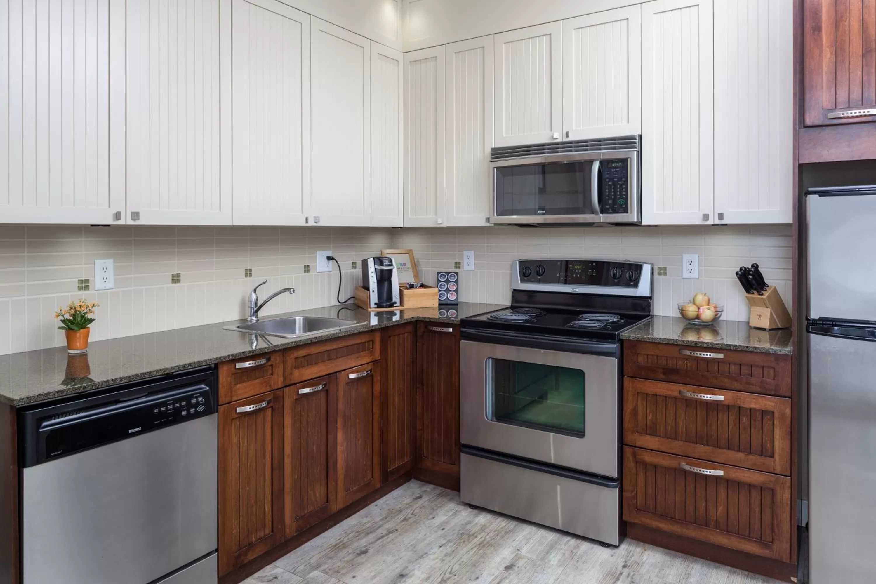Kitchen or kitchenette in Summerland Waterfront Resort & Spa