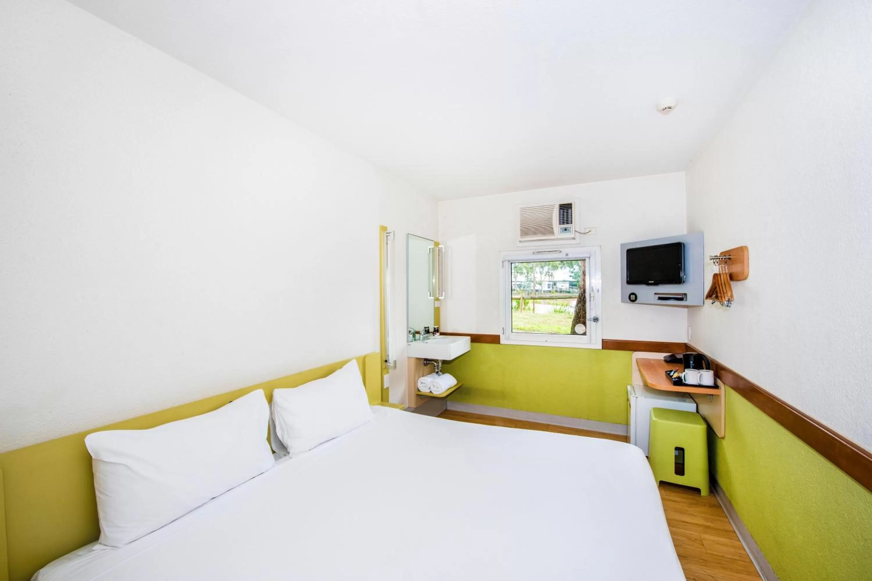 Photo of the whole room, Bed in ibis Budget Wentworthville