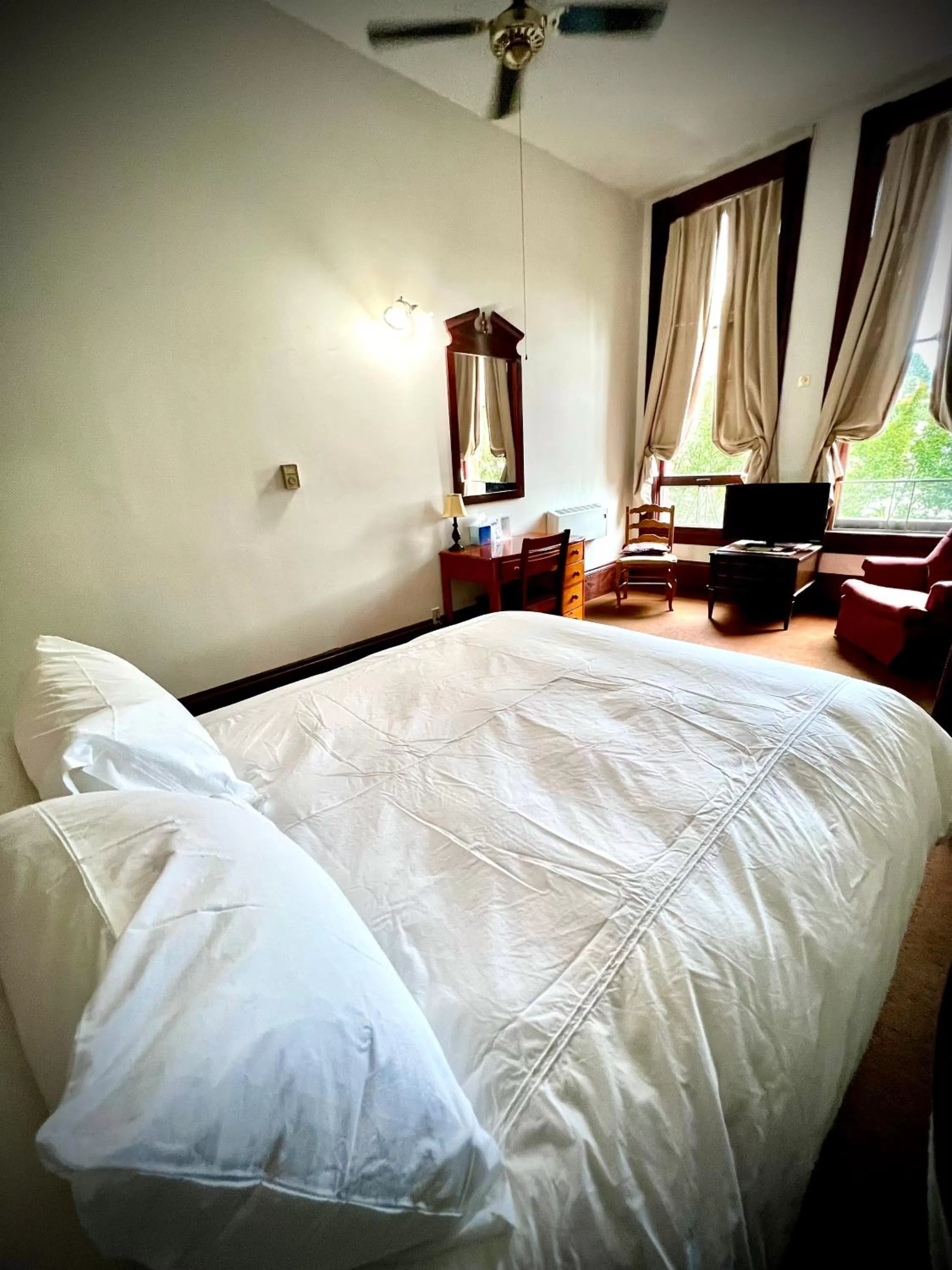 Bed in The Monarch Hotel