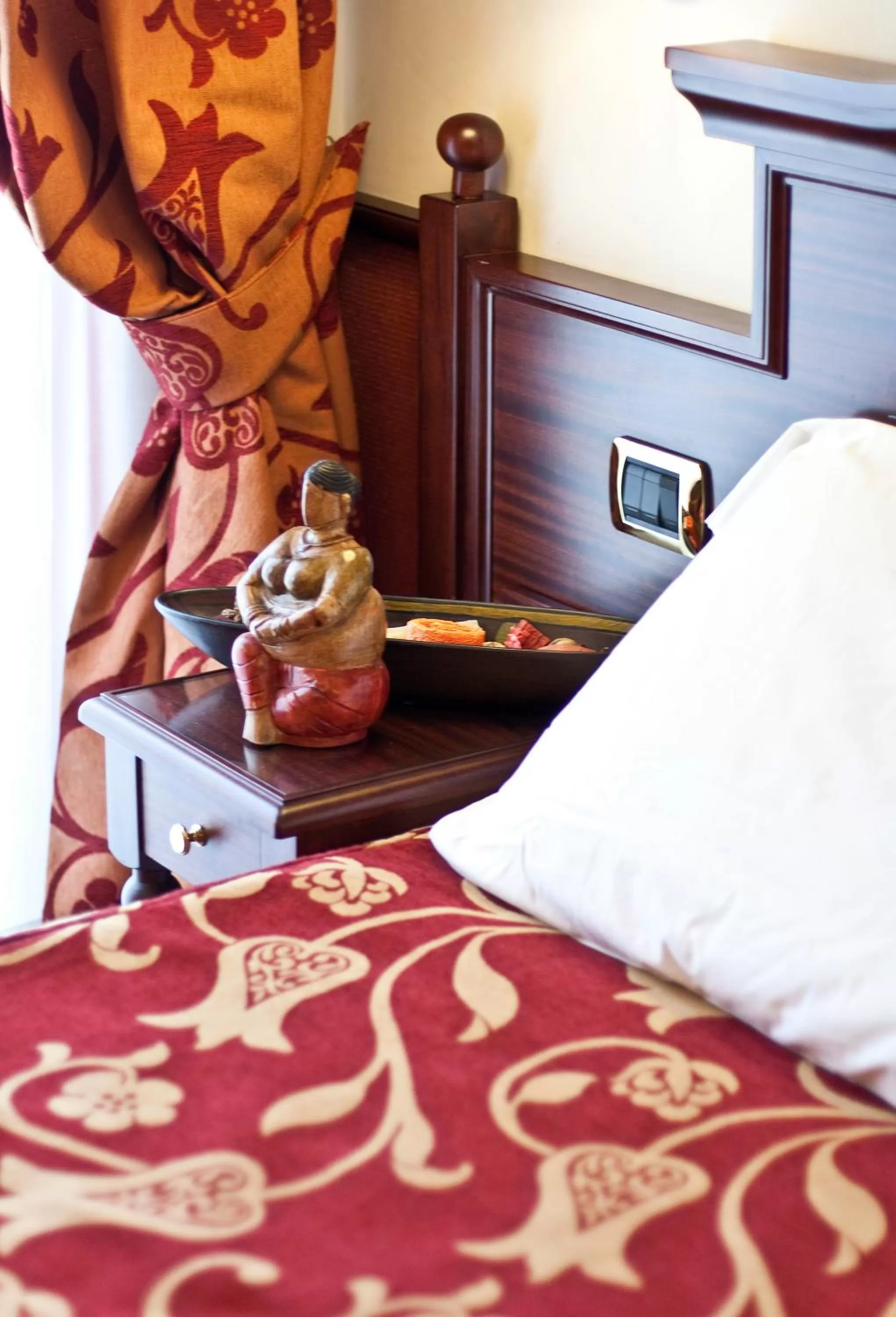 Decorative detail, Bed in Hotel Best Roma