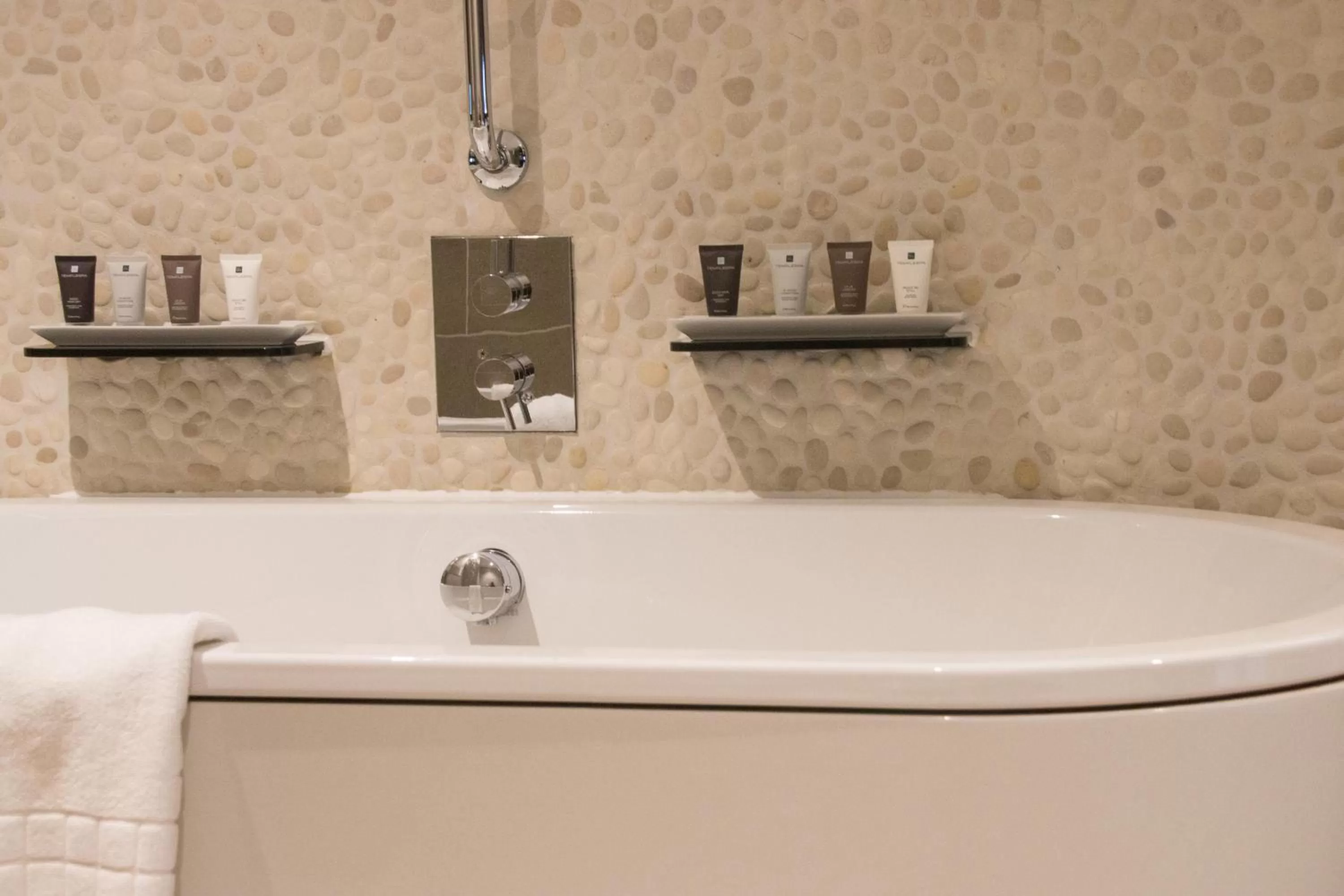 Bathroom in Le Monde Hotel