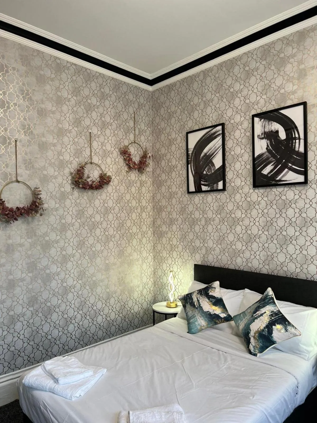 Bedroom in OYO Marine Parade Hotel, Eastbourne Pier