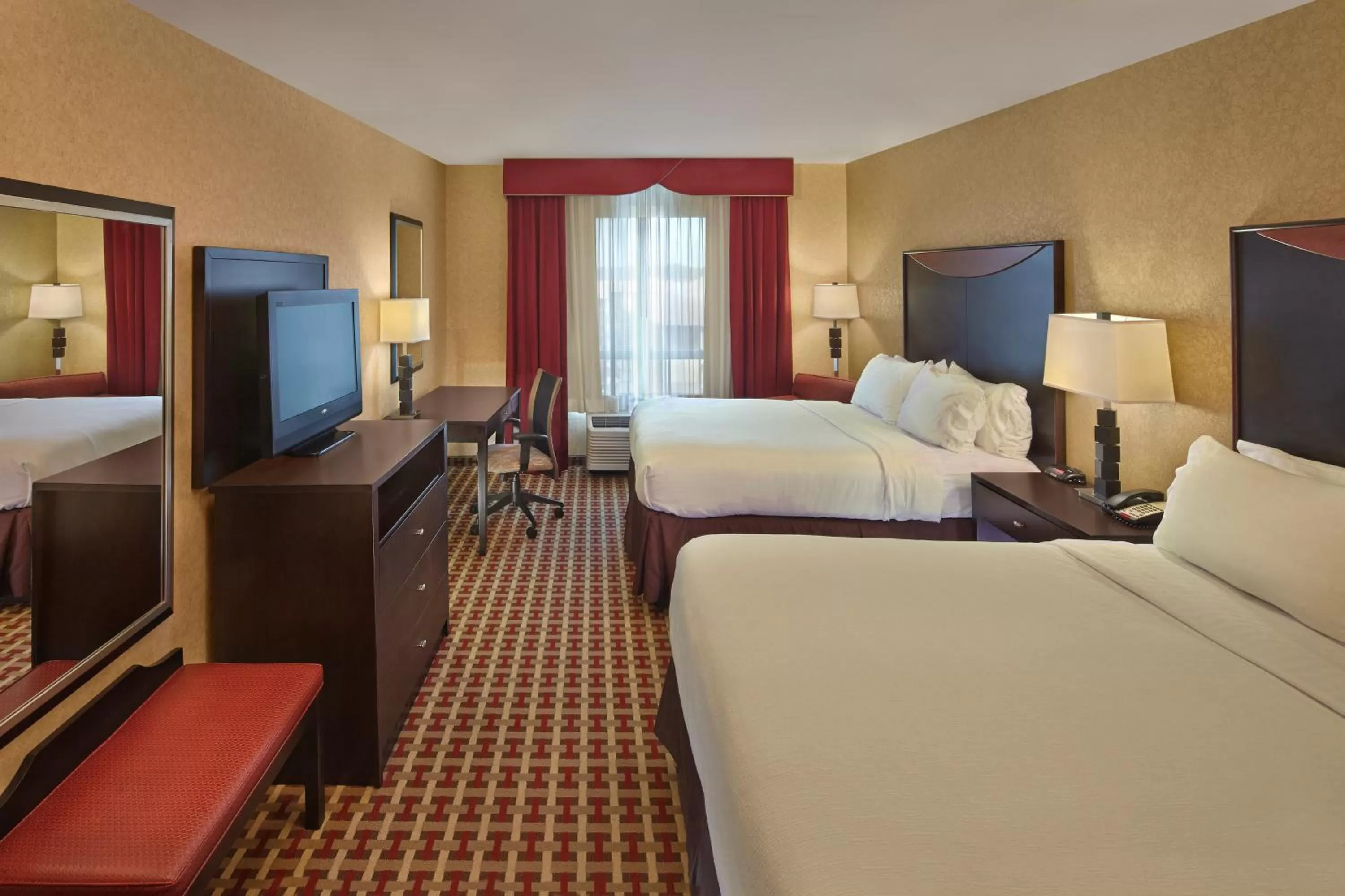 Photo of the whole room, Bed in Holiday Inn Jacksonville E 295 Baymeadows by IHG