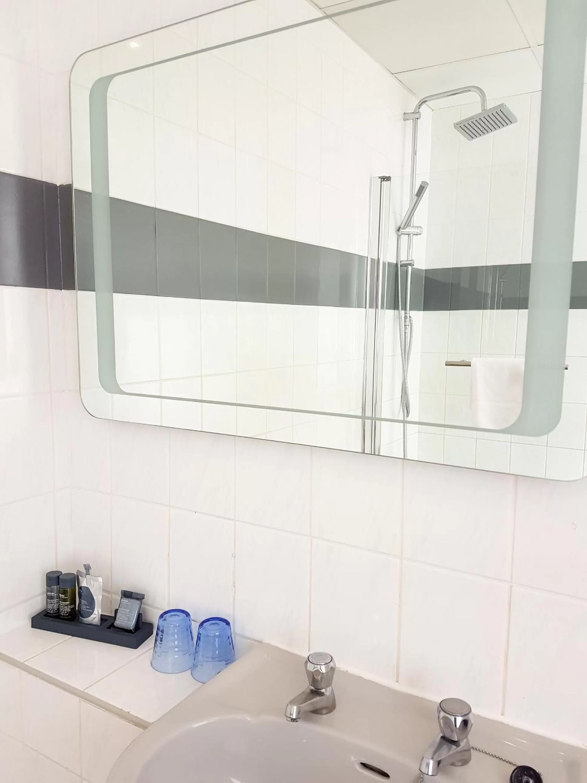 Bathroom in Cumberland Hotel - OCEANA COLLECTION