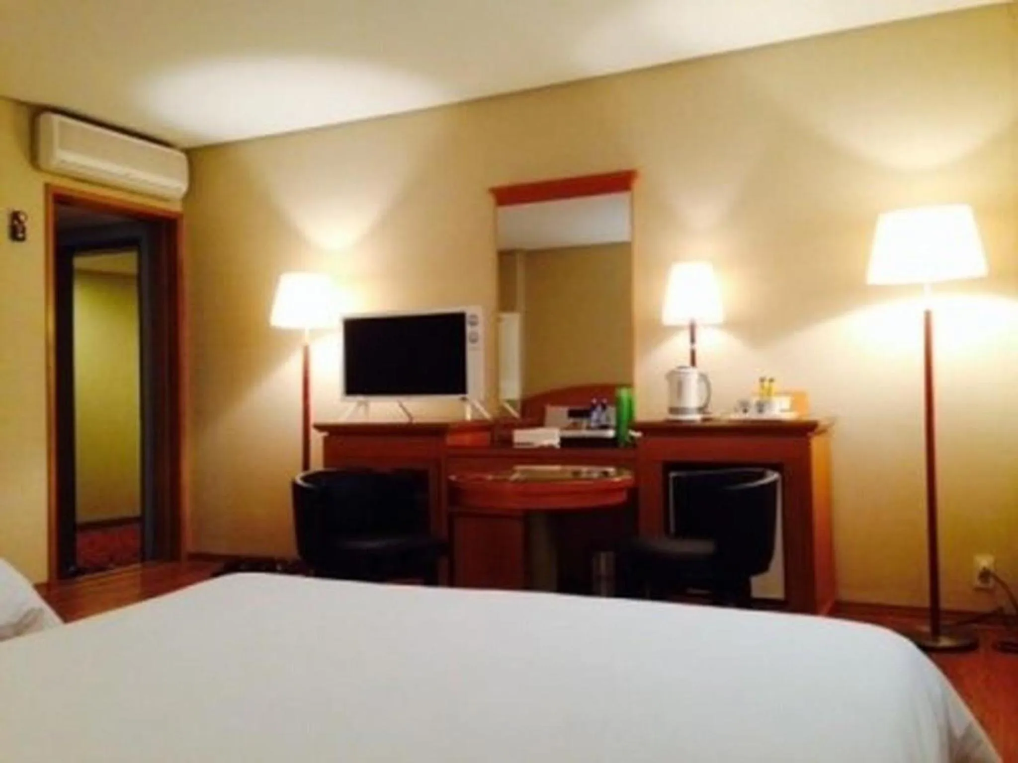 Decorative detail in Daedong Hotel