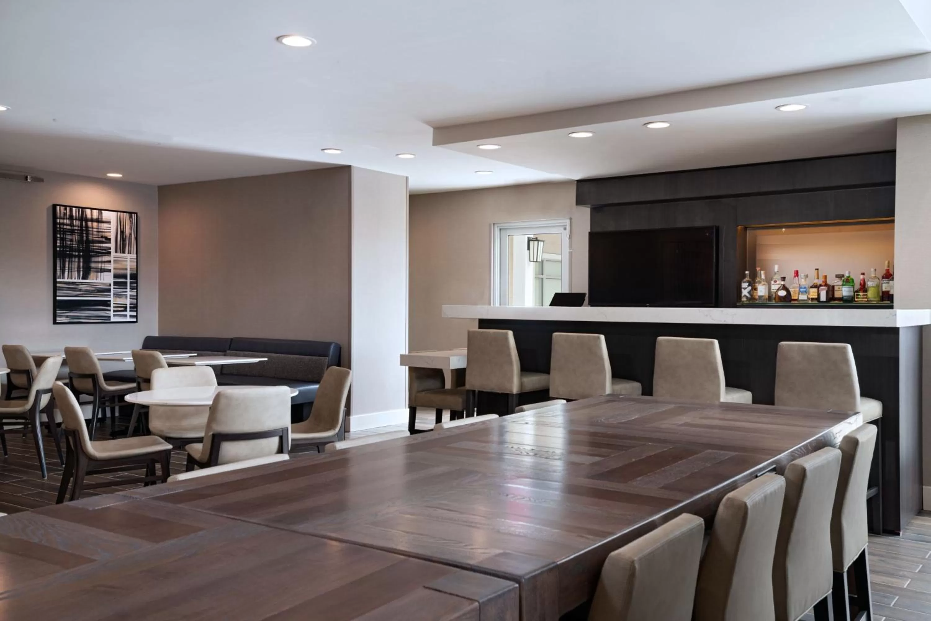 Lounge or bar in Residence Inn New Brunswick Tower Center Blvd.